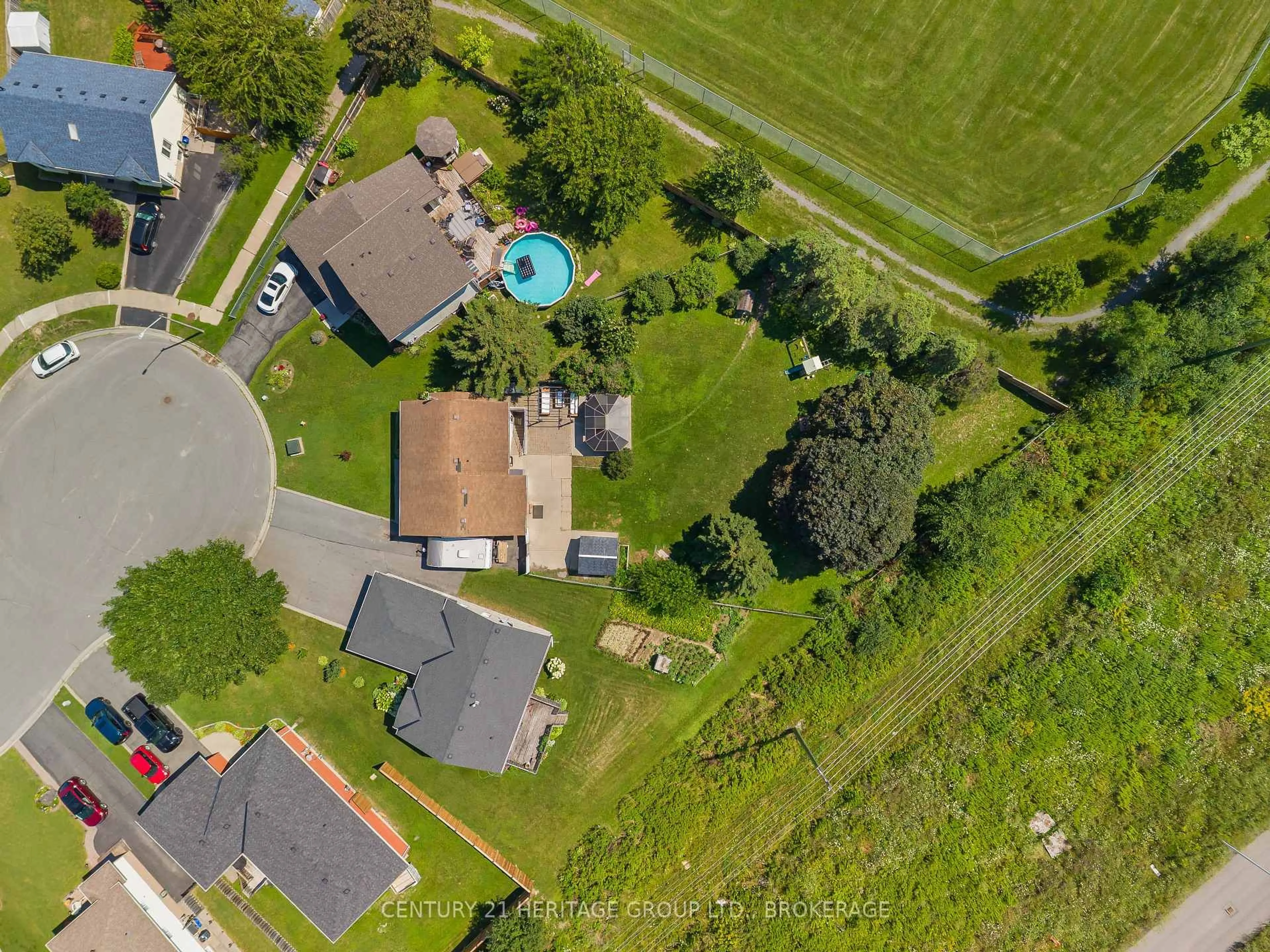 A pic from outside/outdoor area/front of a property/back of a property/a pic from drone, street for 18 Keates Pl, Kingston Ontario K7K 7A2