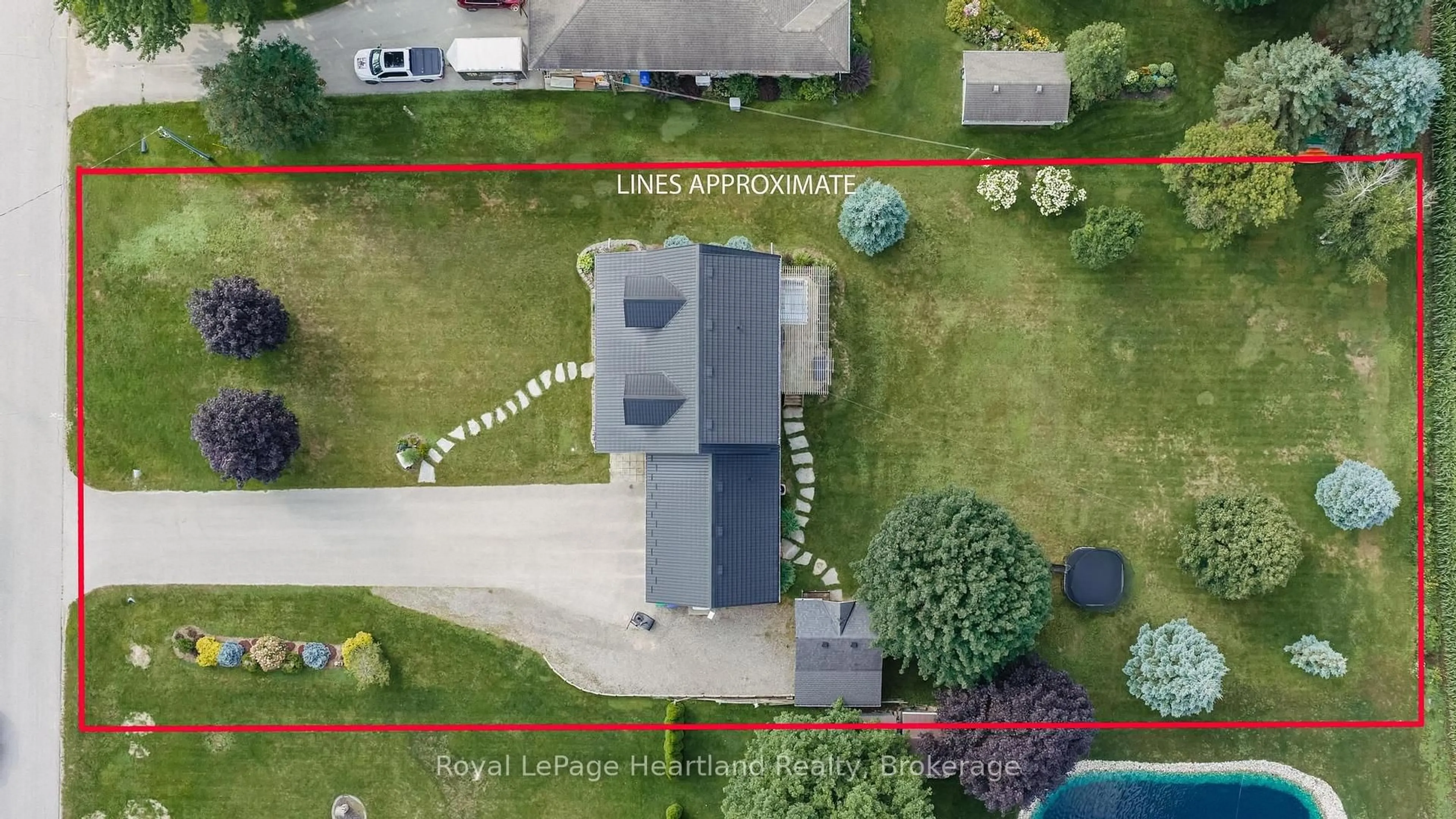 A pic from outside/outdoor area/front of a property/back of a property/a pic from drone, street for 176 MCFARLIN Dr, West Grey Ontario N0G 2L0