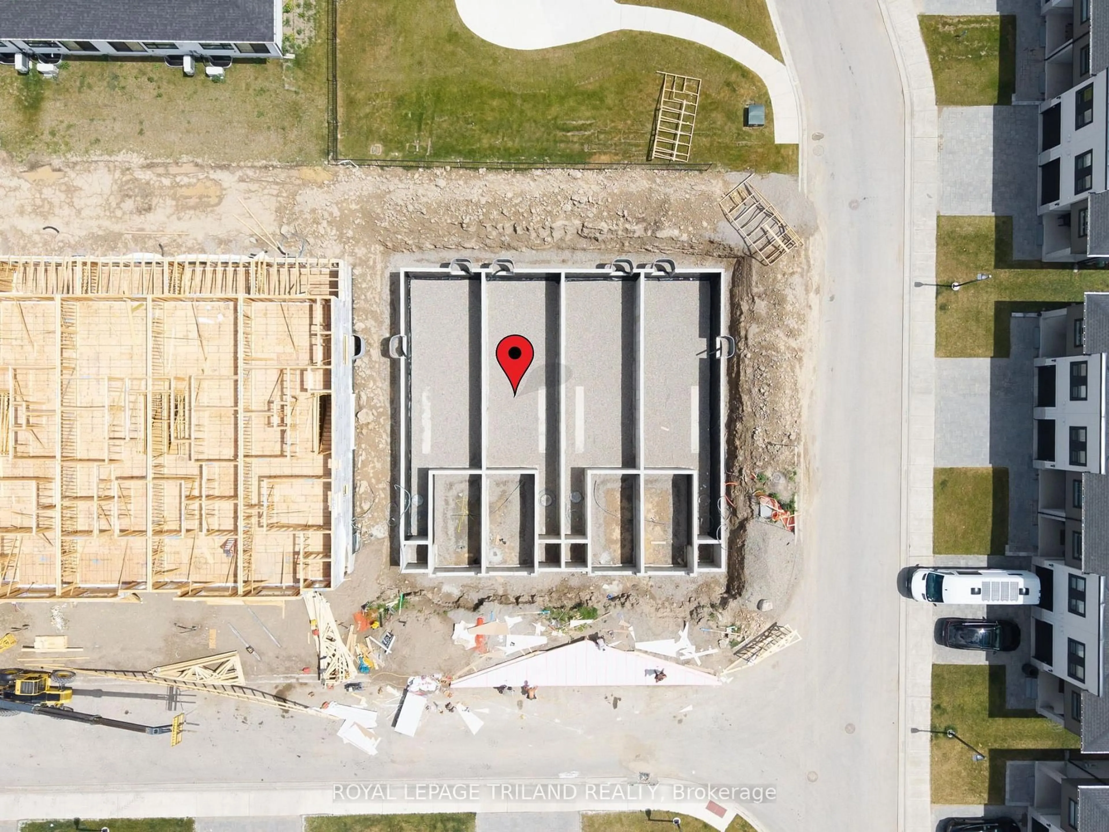 A pic from outside/outdoor area/front of a property/back of a property/a pic from drone, building for 762 Banyan Lane, London North Ontario N6G 0A6