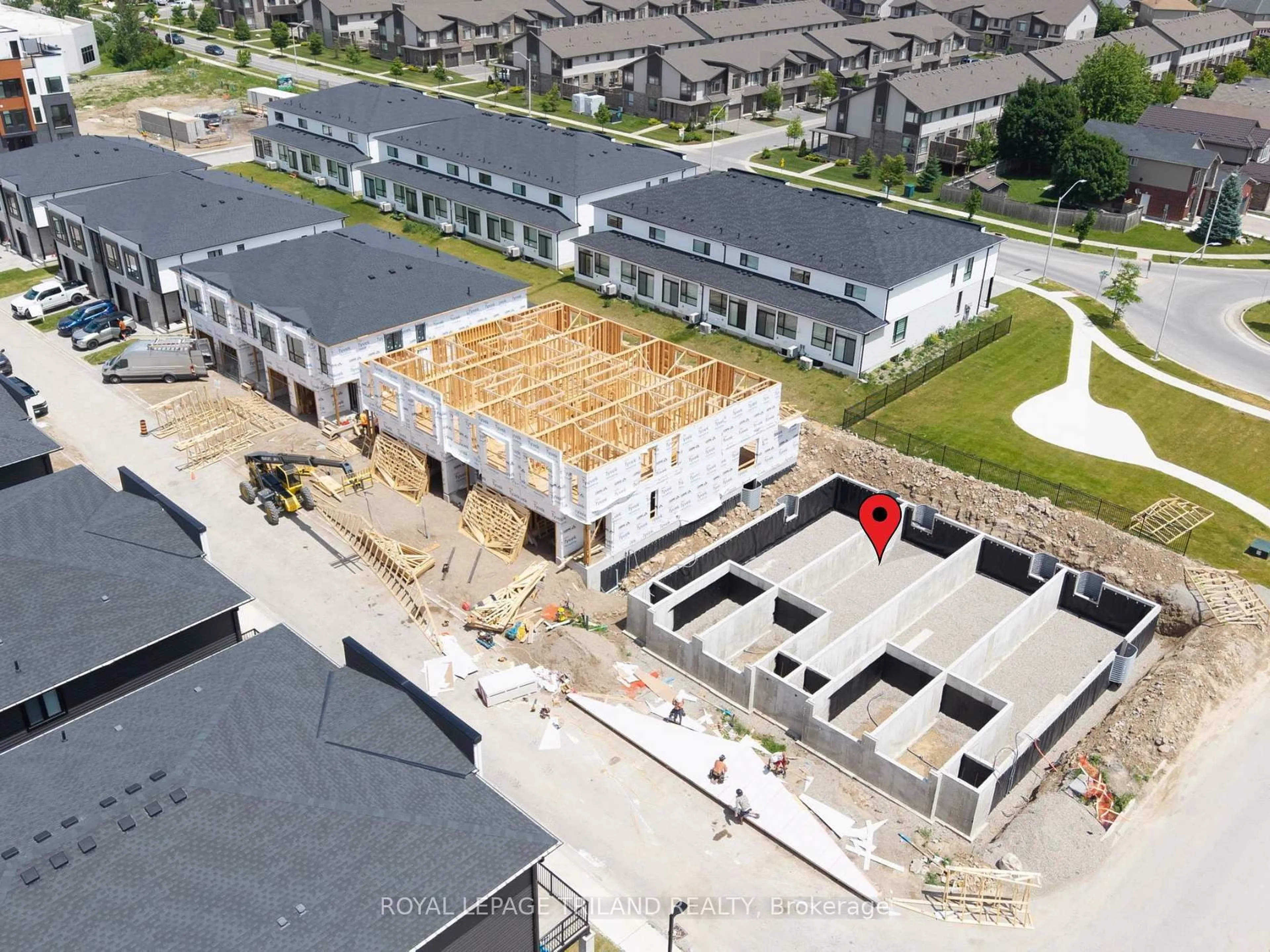 A pic from outside/outdoor area/front of a property/back of a property/a pic from drone, building for 762 Banyan Lane, London North Ontario N6G 0A6
