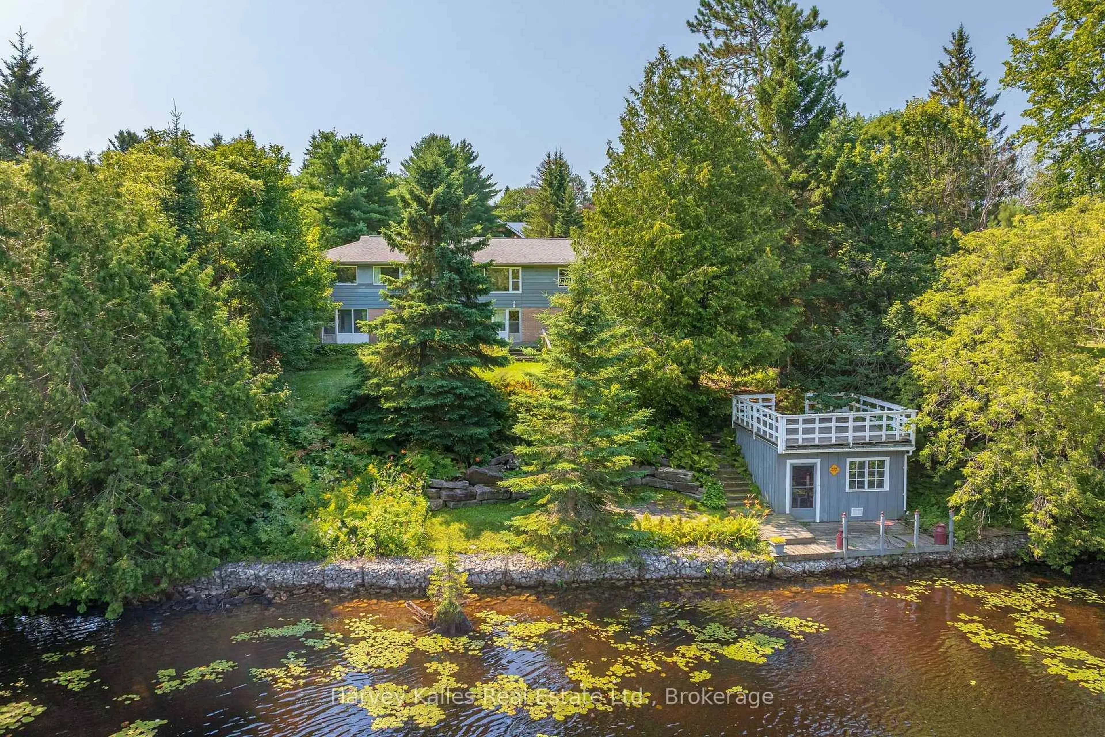 A pic from outside/outdoor area/front of a property/back of a property/a pic from drone, water/lake/river/ocean view for 40 King Cres, Huntsville Ontario P1H 1X6