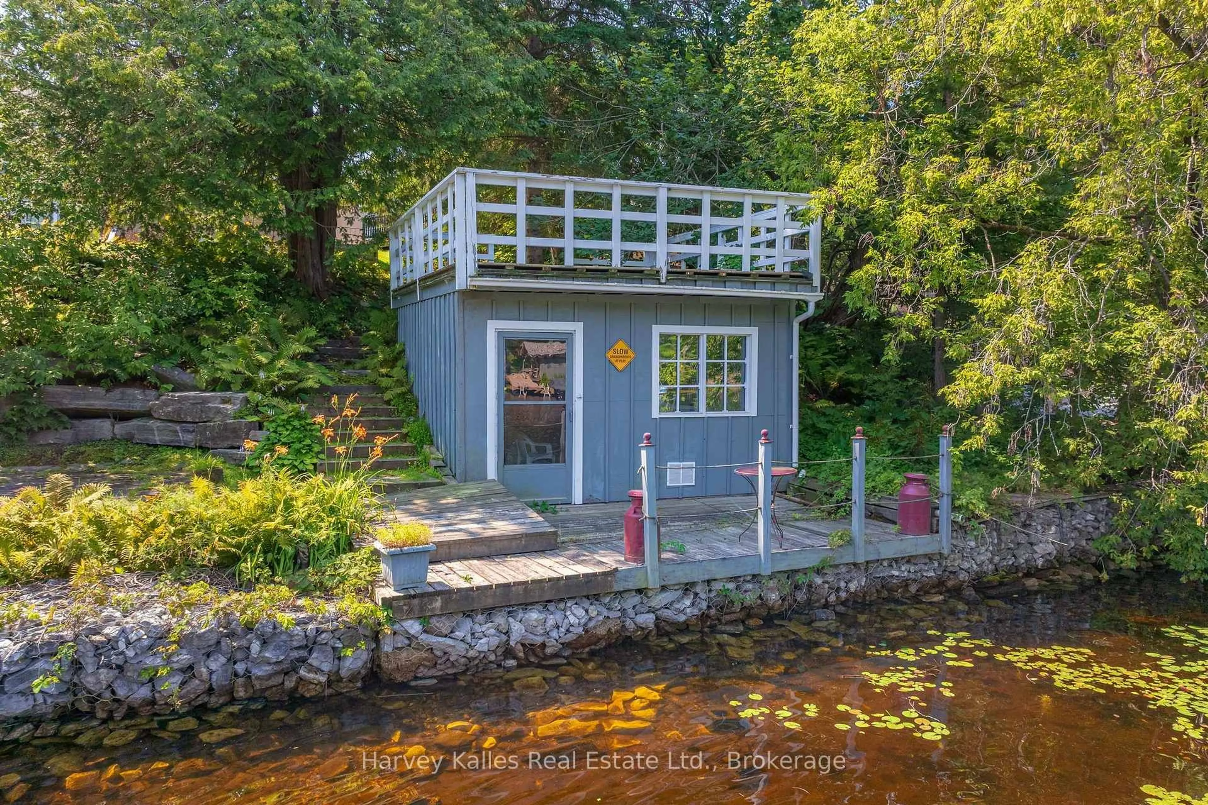 Shed for 40 King Cres, Huntsville Ontario P1H 1X6