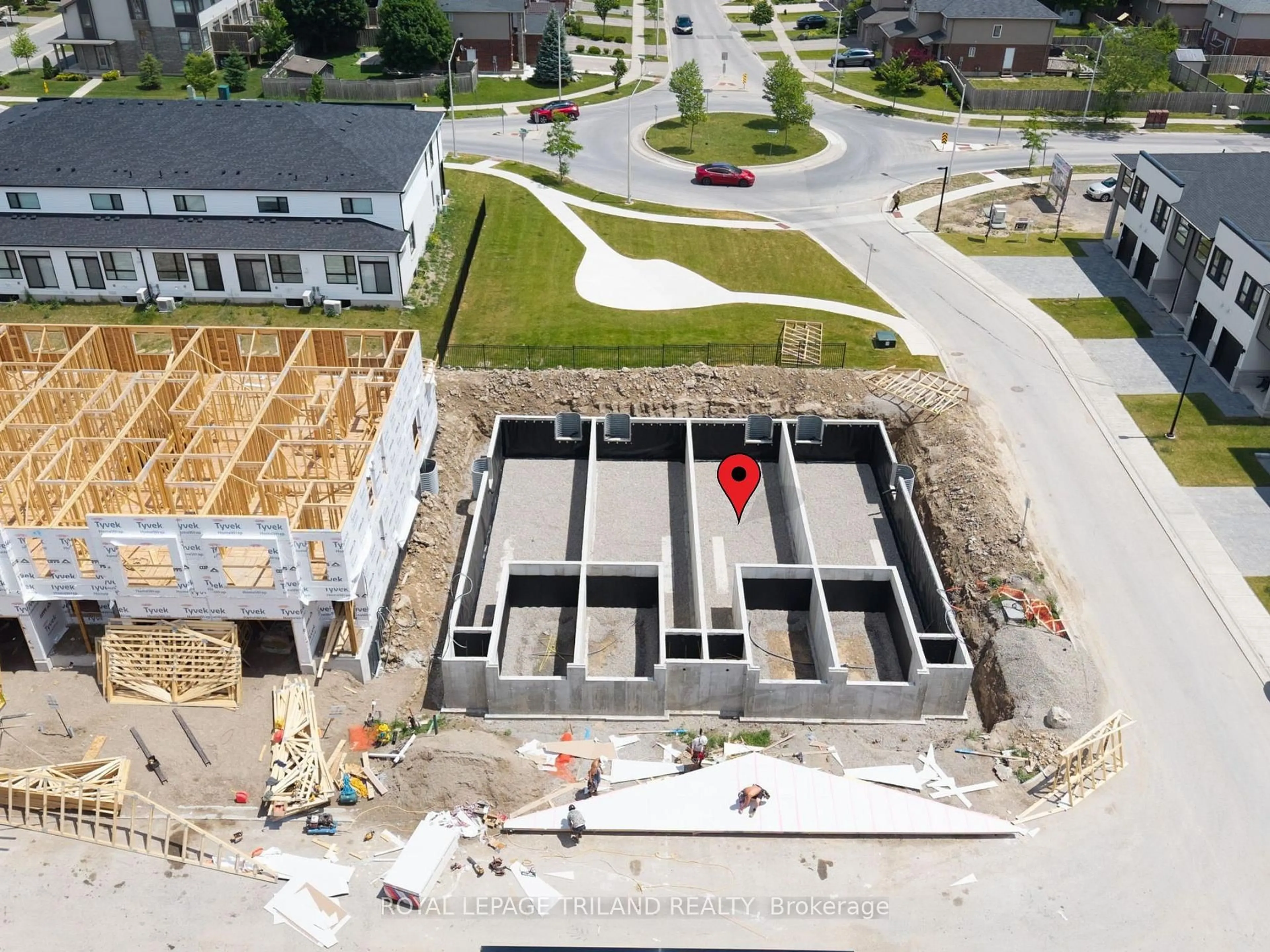 A pic from outside/outdoor area/front of a property/back of a property/a pic from drone, building for 760 Banyan Lane, London North Ontario N6G 0A6