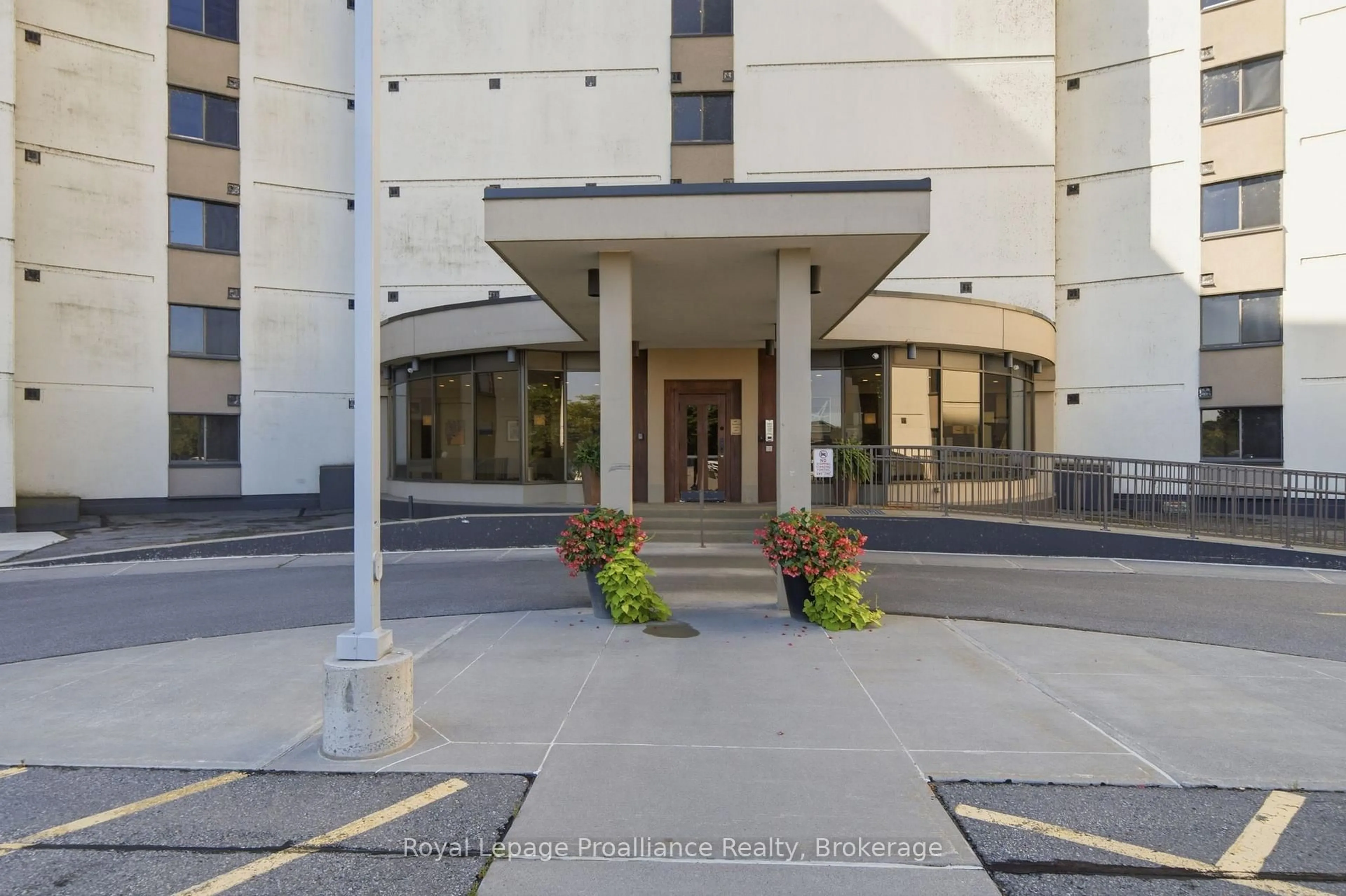 Indoor foyer for 2 South Front St #401, Belleville Ontario K8N 5K7