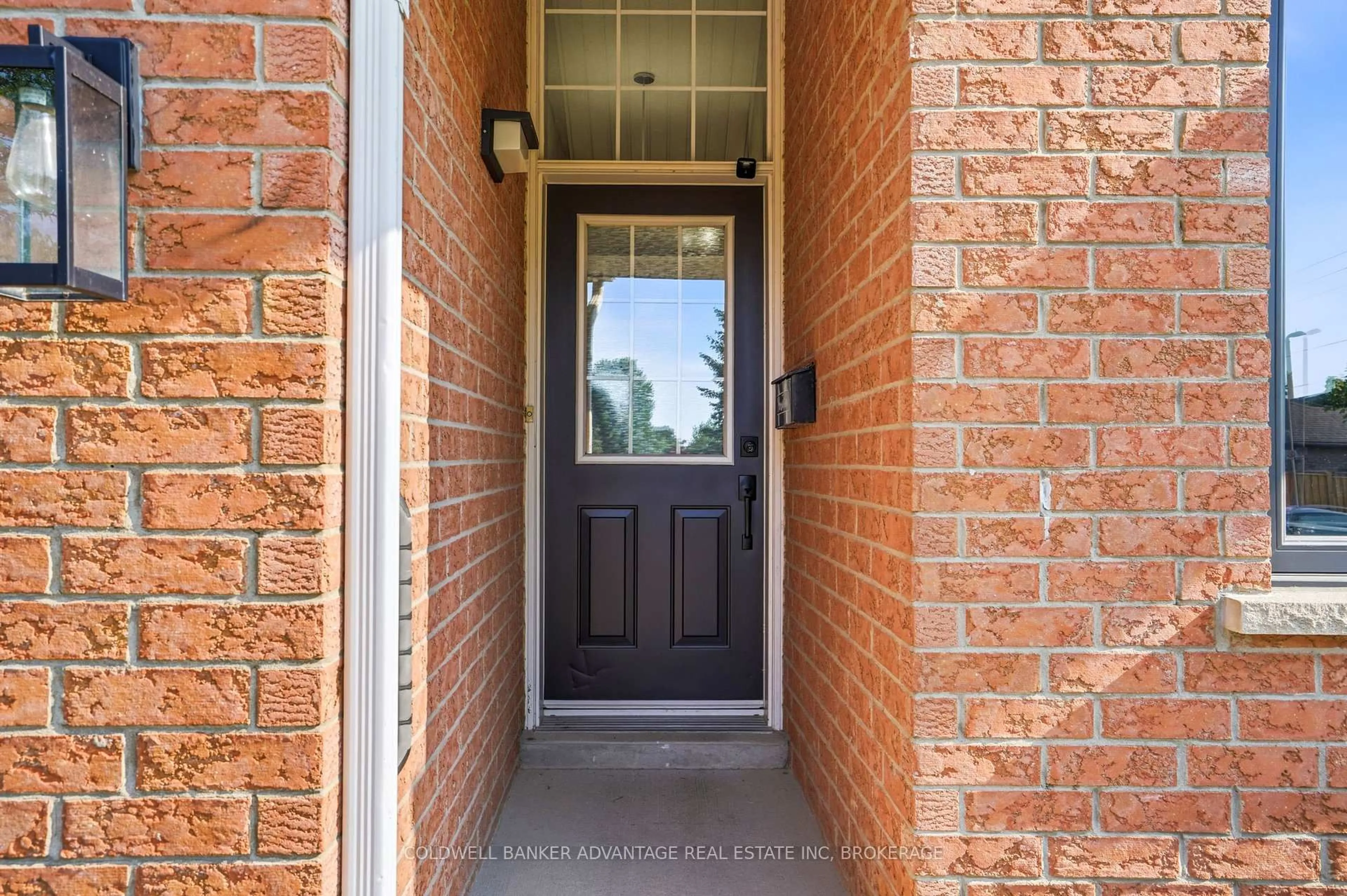 Indoor entryway for 529 St Lawrence Dr, Welland Ontario L3C 7H9