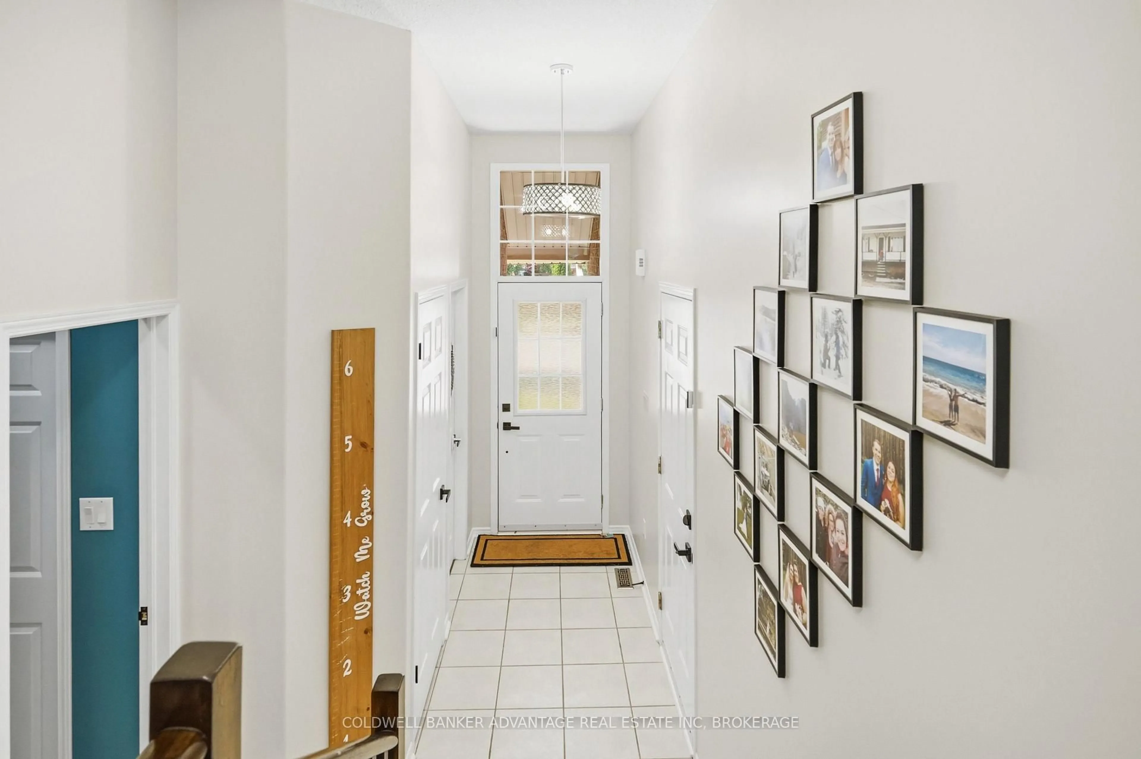 Indoor entryway for 529 St Lawrence Dr, Welland Ontario L3C 7H9