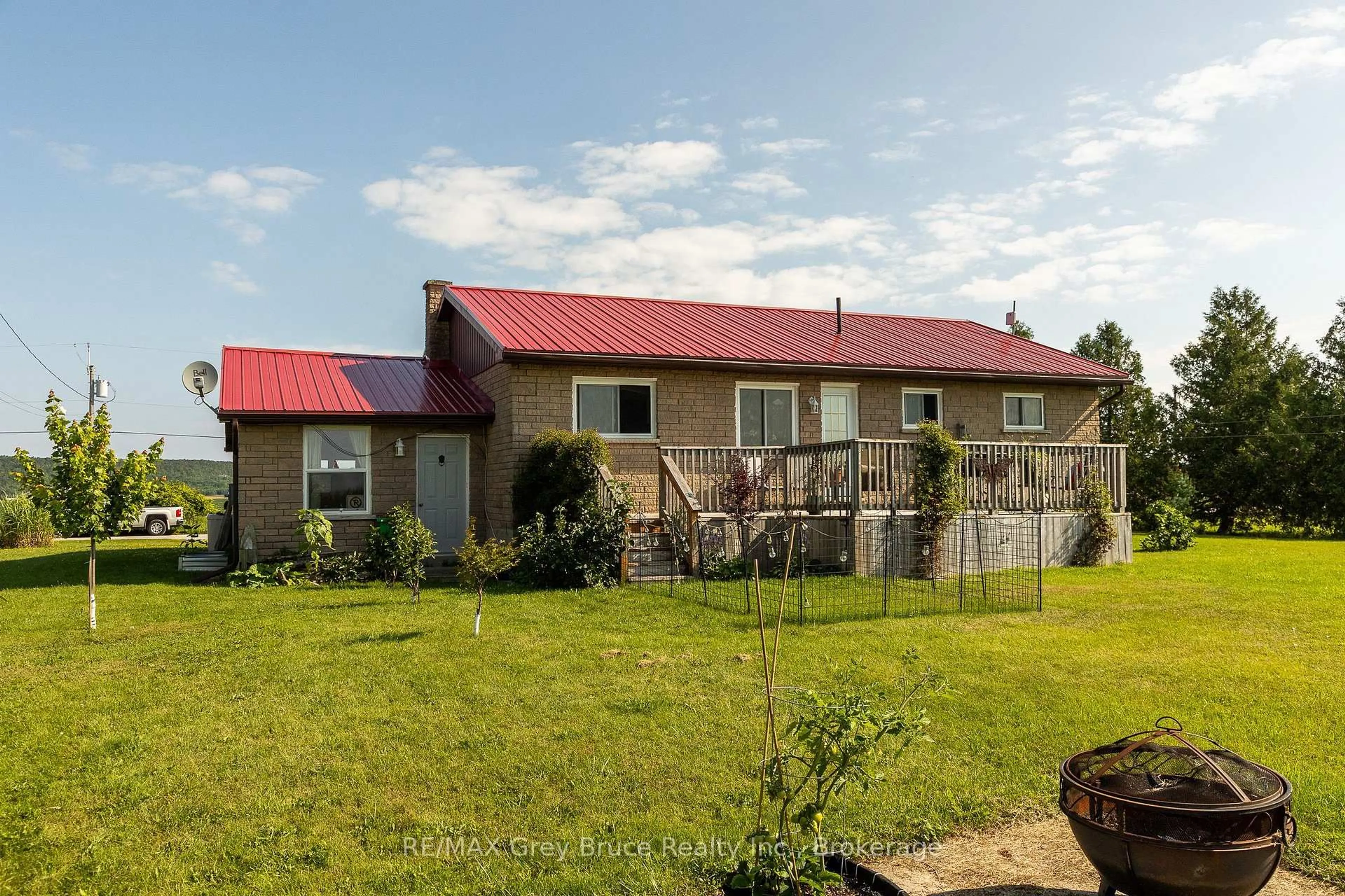 A pic from outside/outdoor area/front of a property/back of a property/a pic from drone, building for 404248 CONCESSION 20 Rd, Georgian Bluffs Ontario N0H 1S0