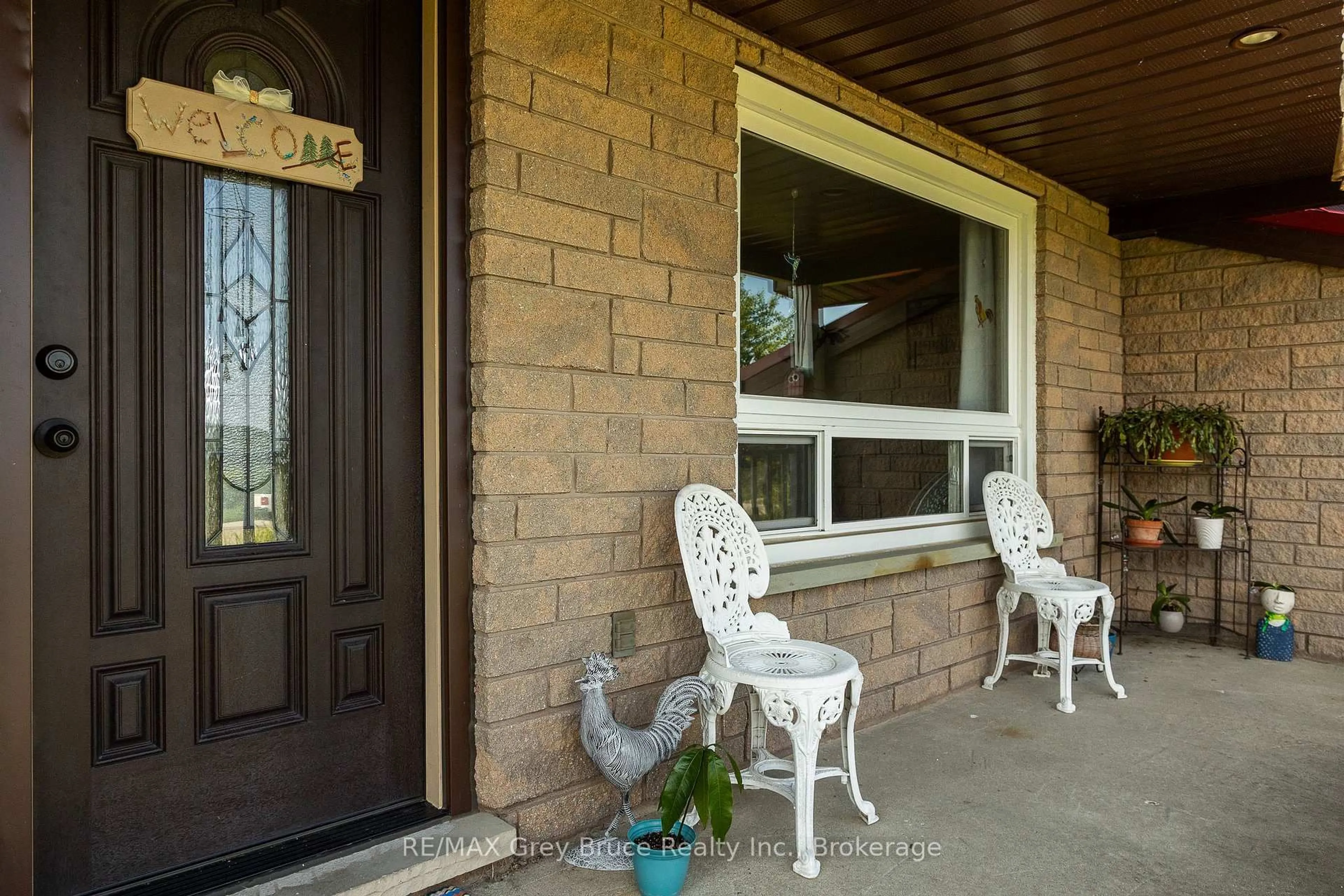 Indoor entryway for 404248 CONCESSION 20 Rd, Georgian Bluffs Ontario N0H 1S0
