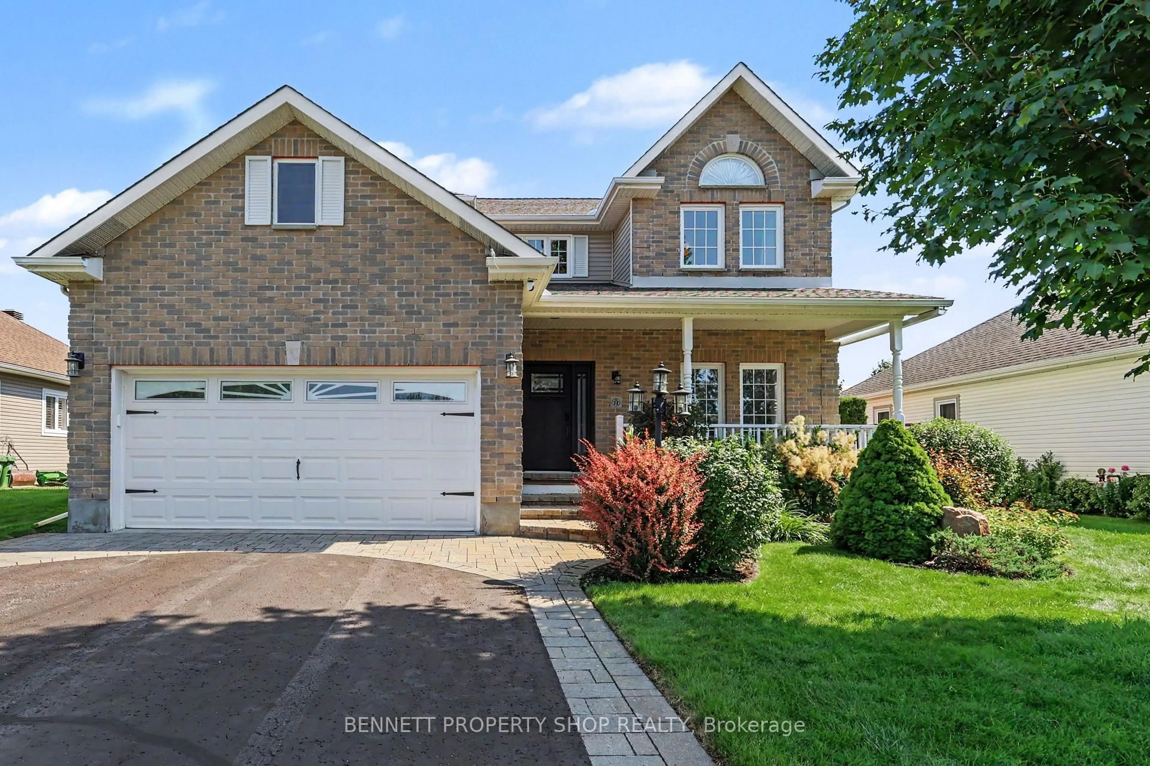 Home with brick exterior material, street for 32 Rochelle Dr, Richmond Ontario K0A 2Z0