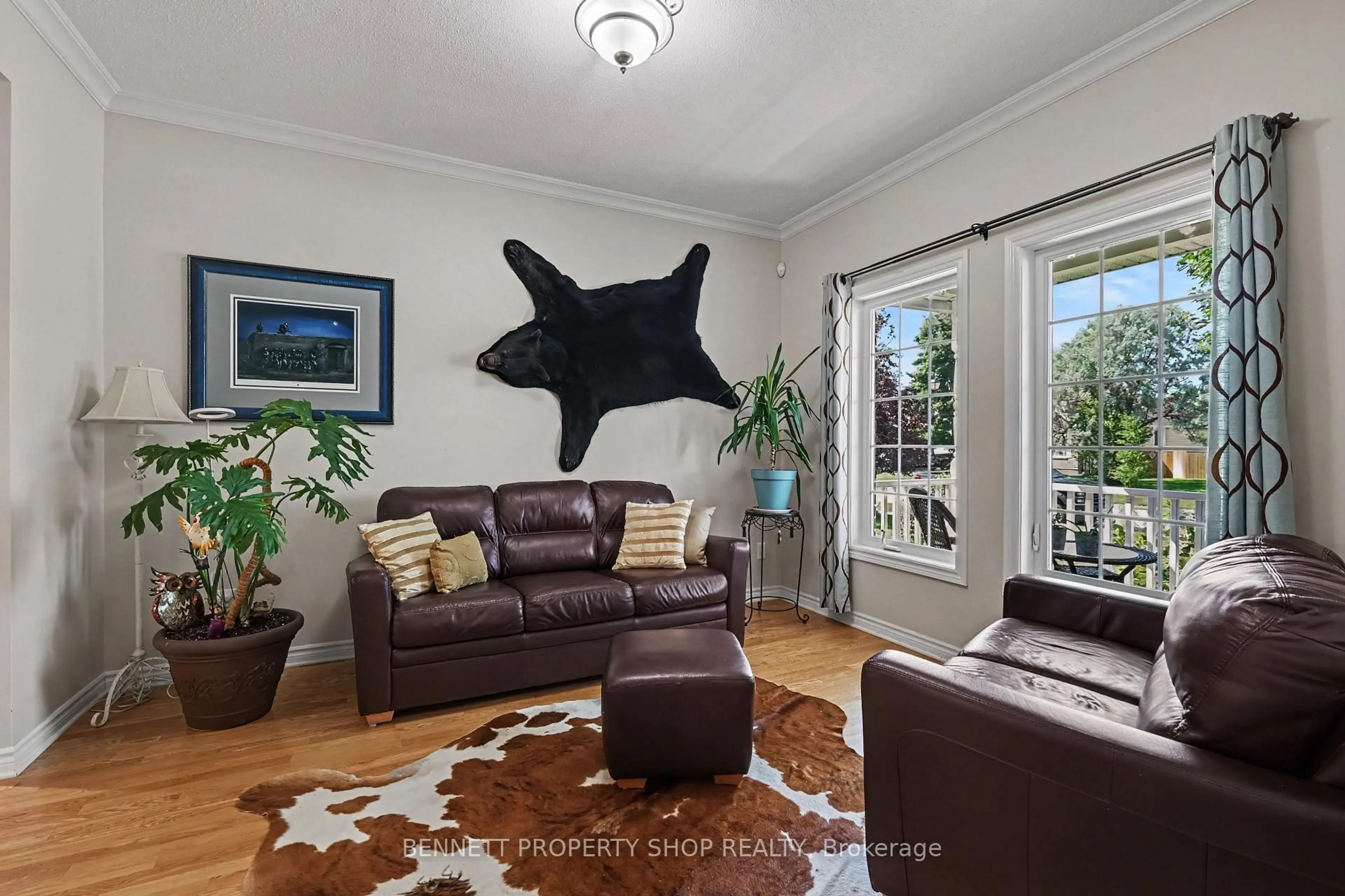 Living room with furniture, unknown for 32 Rochelle Dr, Richmond Ontario K0A 2Z0