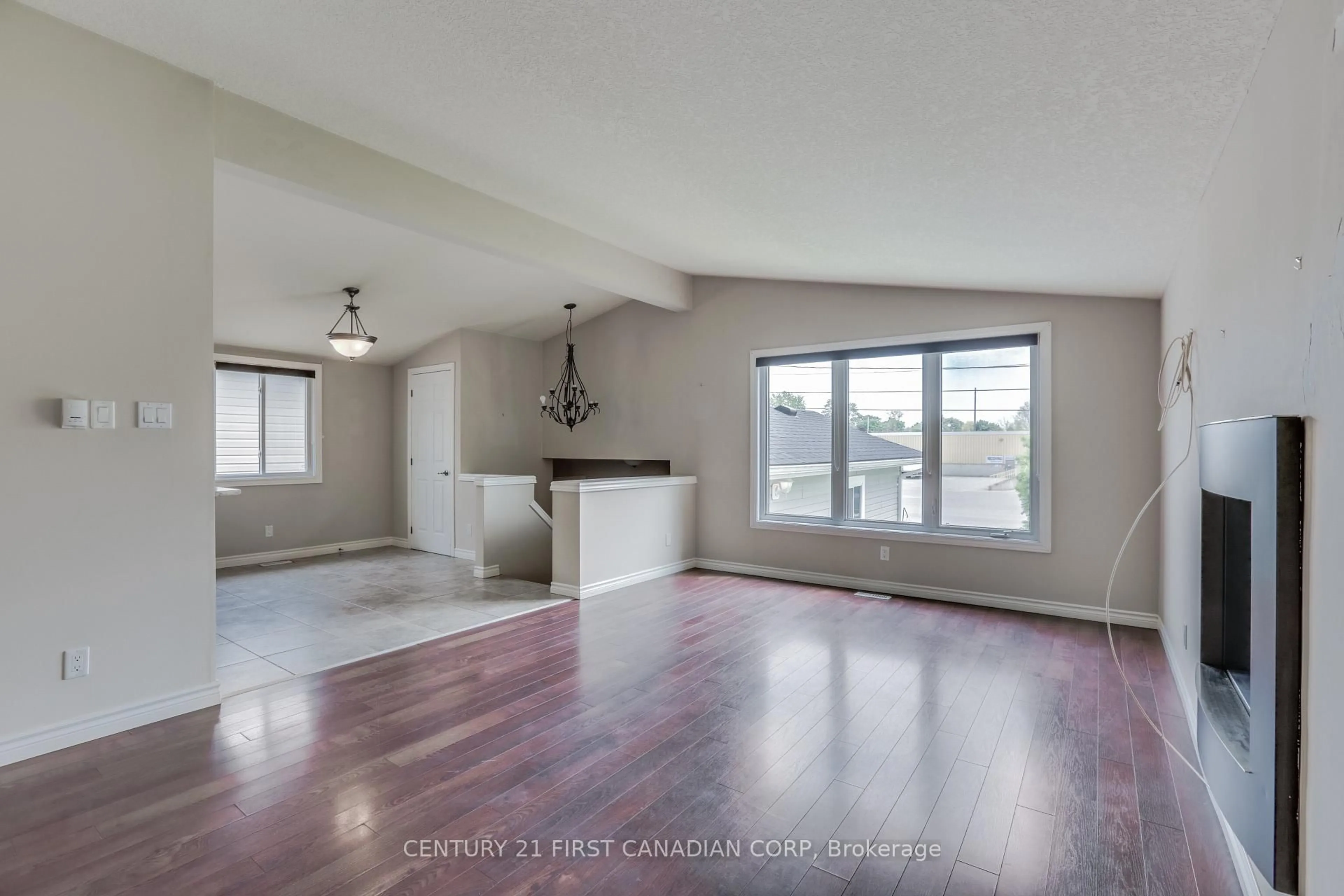 Unknown for 204 Ewart St, Strathroy-Caradoc Ontario N7G 4G6