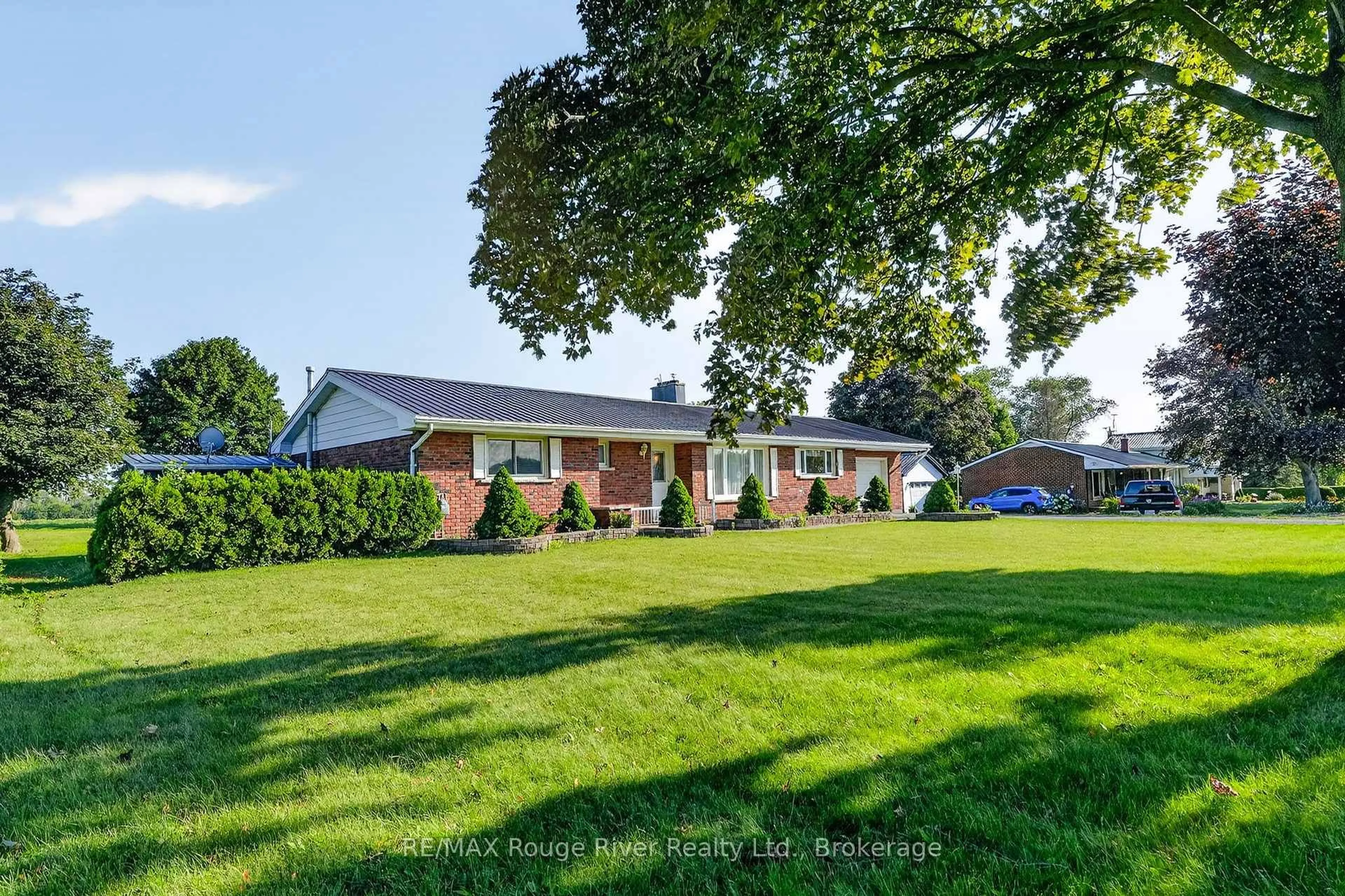 A pic from outside/outdoor area/front of a property/back of a property/a pic from drone, street for 4857 DALE Rd, Port Hope Ontario L1A 3V5