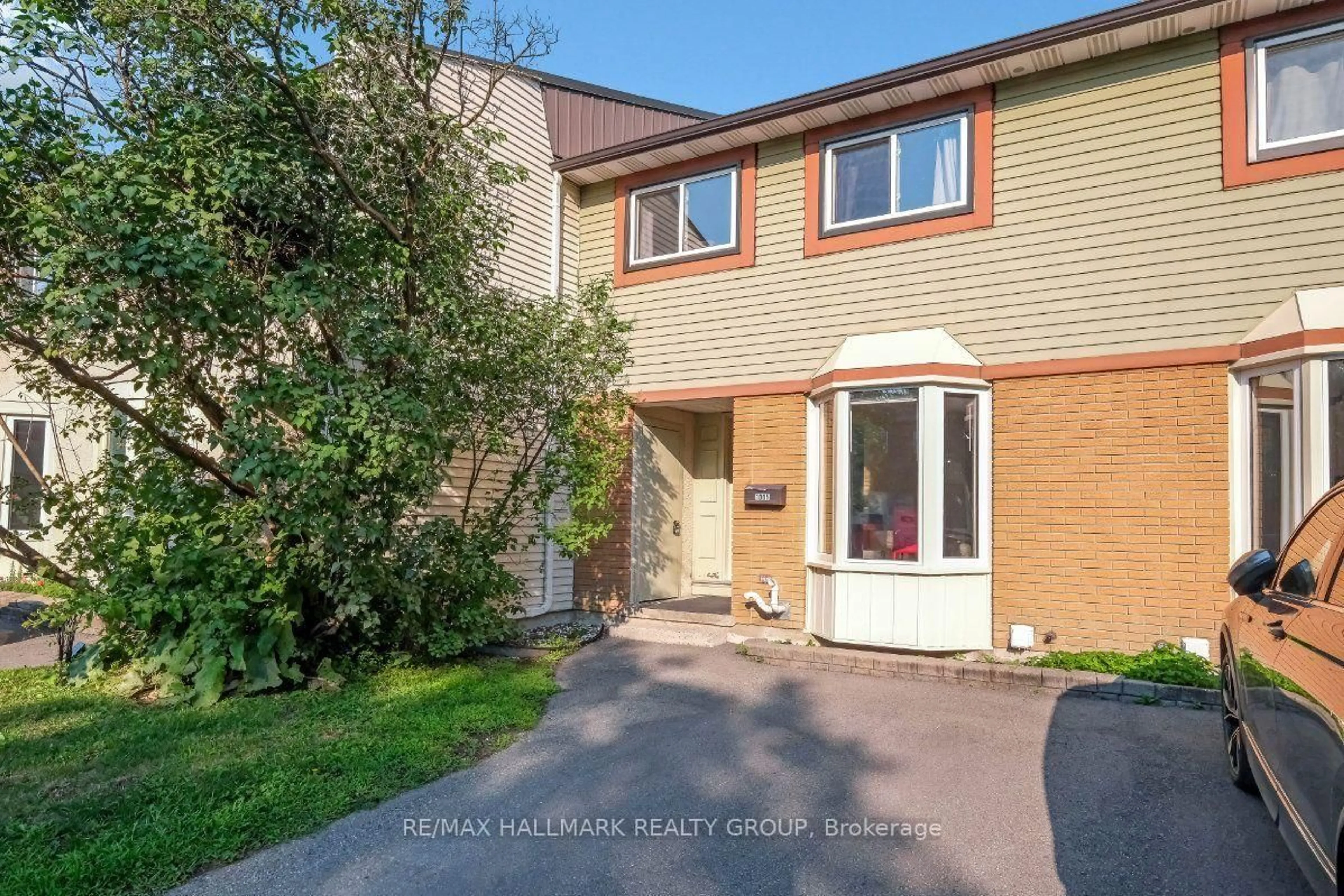 Unknown for 1005 Cloister Gdns #48, Ottawa Ontario K1C 2A1