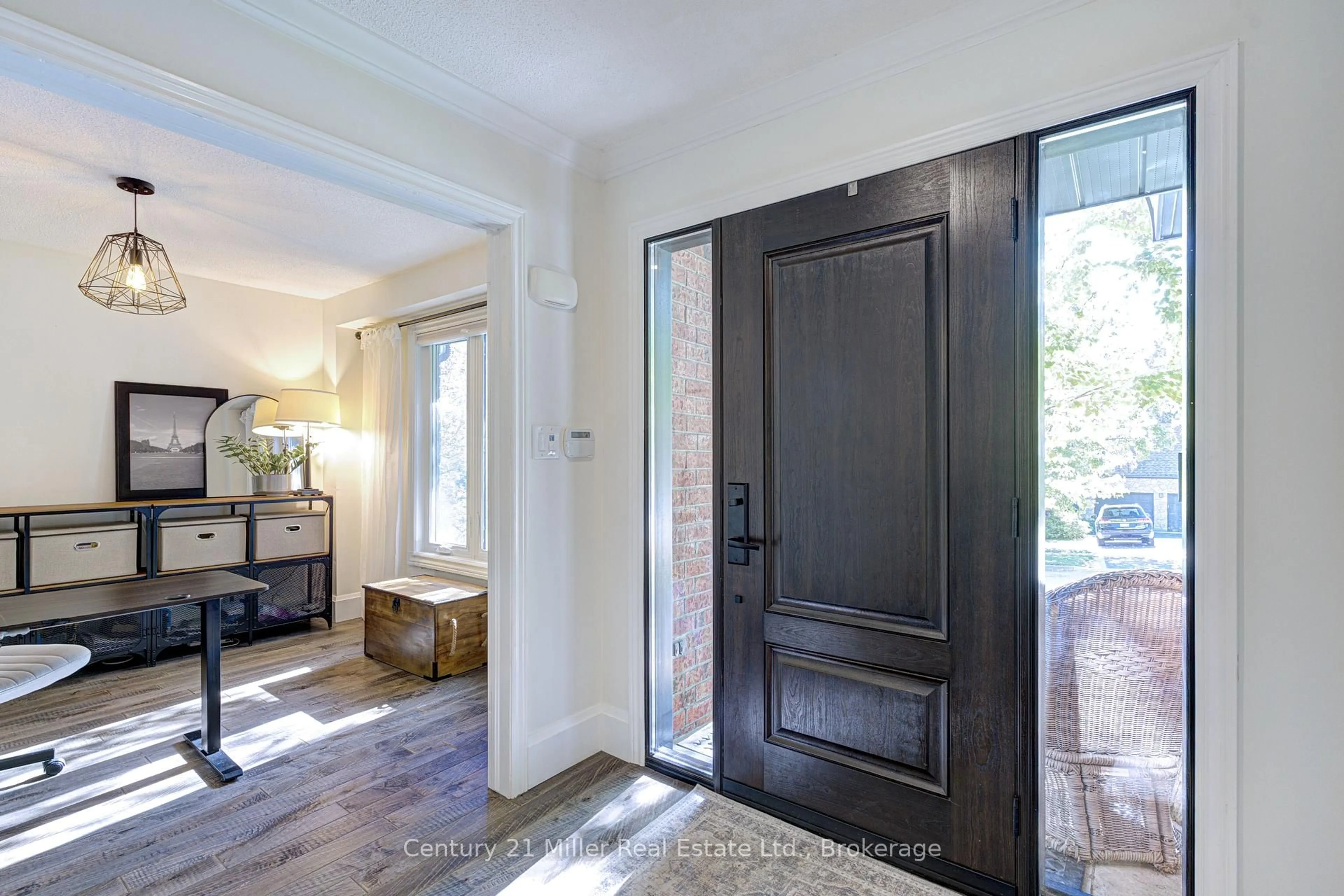 Indoor entryway for 6 Mays Cres, Hamilton Ontario L0R 2H4