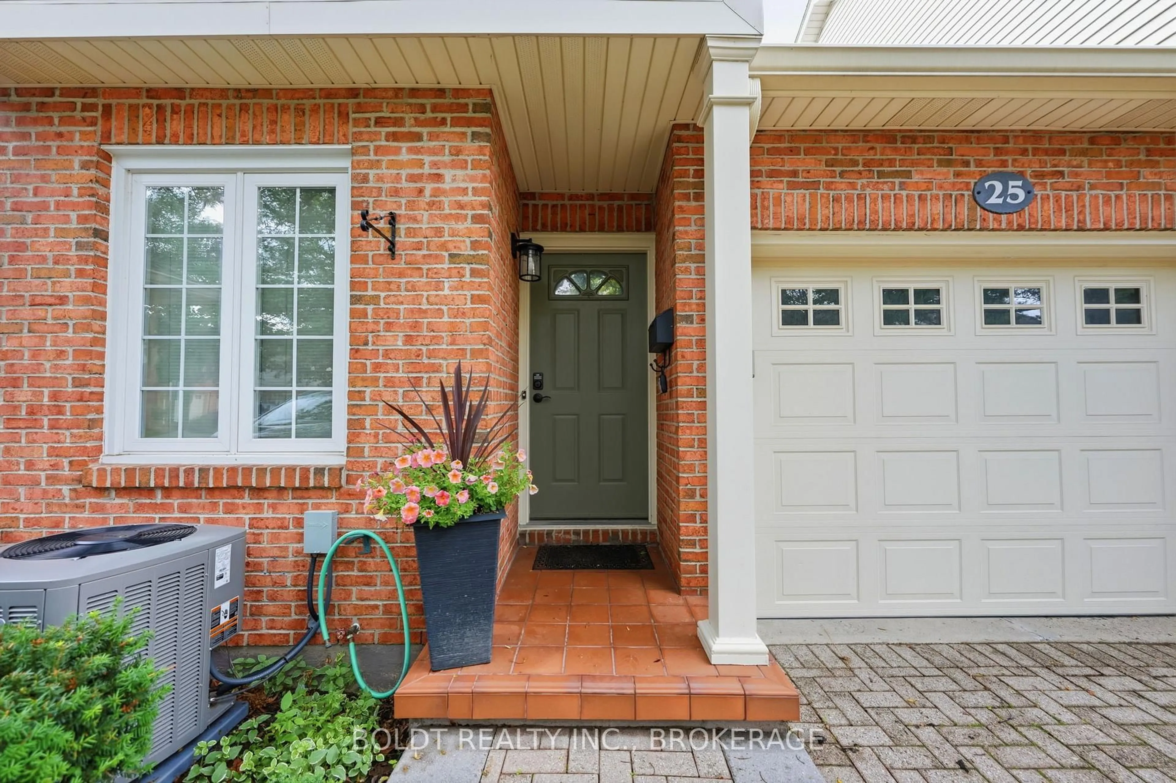 Home with brick exterior material, street for 275 Pelham Rd #25, St. Catharines Ontario L2S 3B9