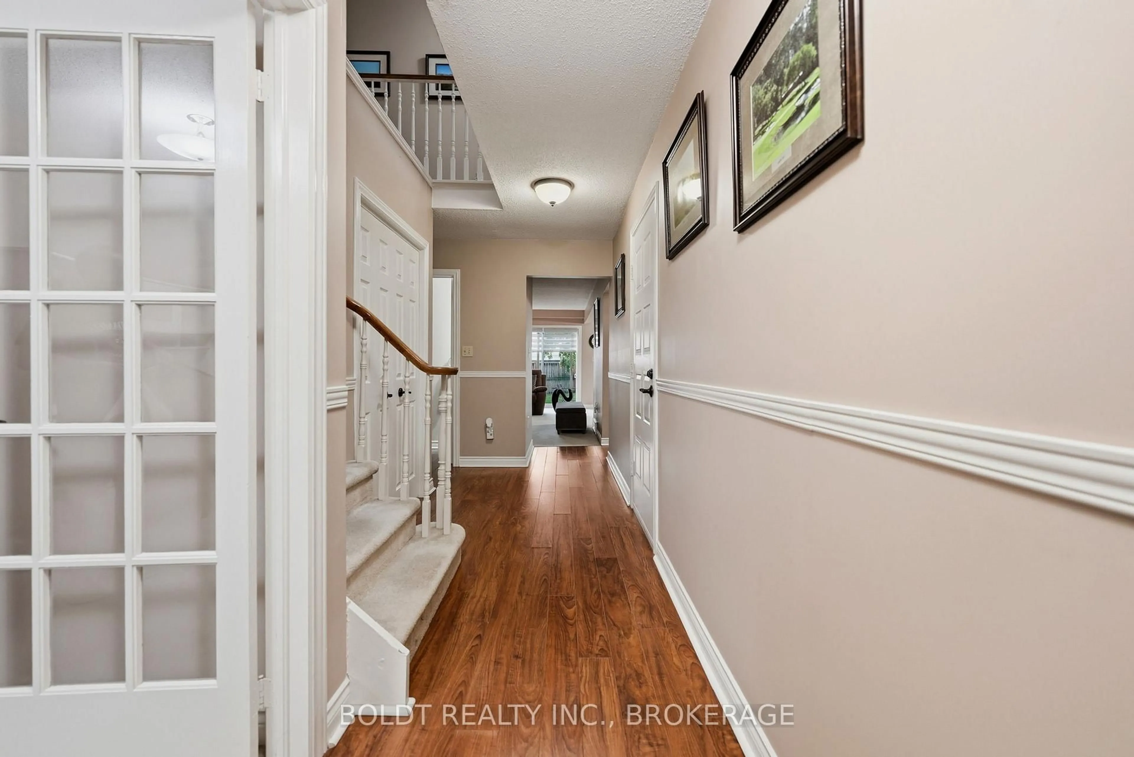 Indoor entryway for 275 Pelham Rd #25, St. Catharines Ontario L2S 3B9