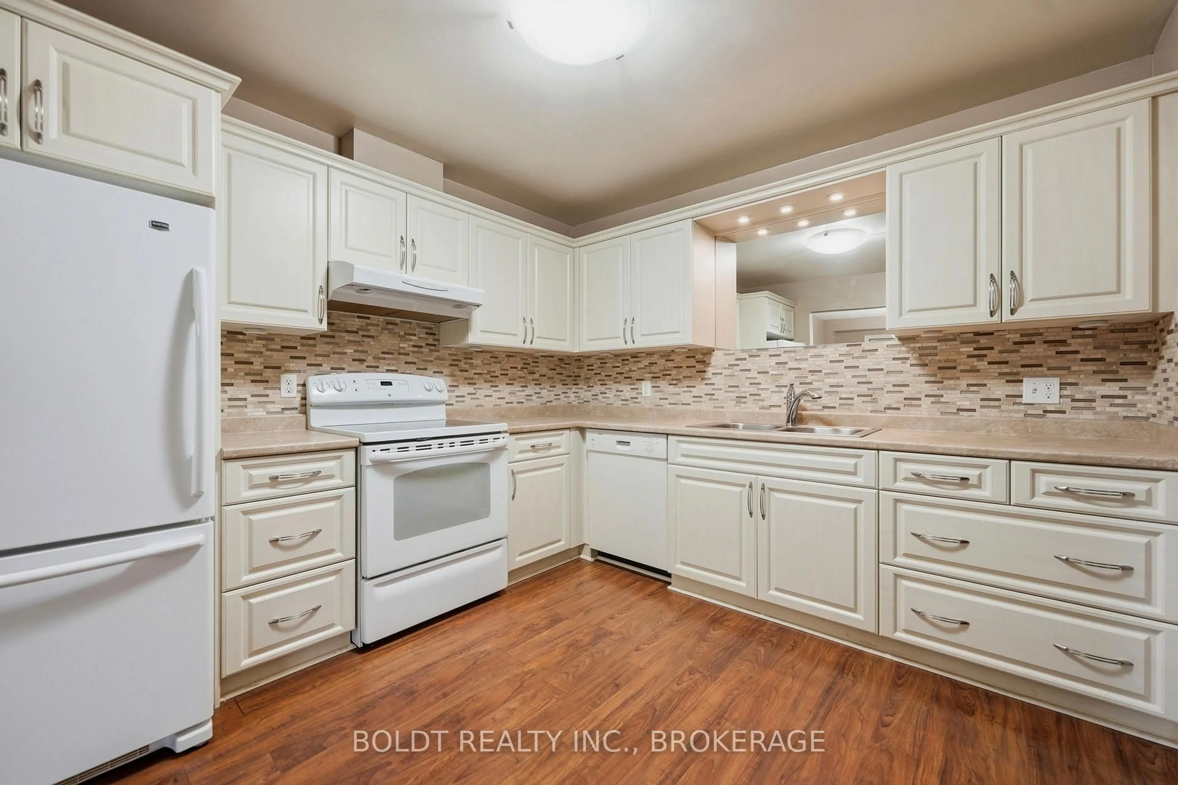 Open concept kitchen, unknown for 275 Pelham Rd #25, St. Catharines Ontario L2S 3B9