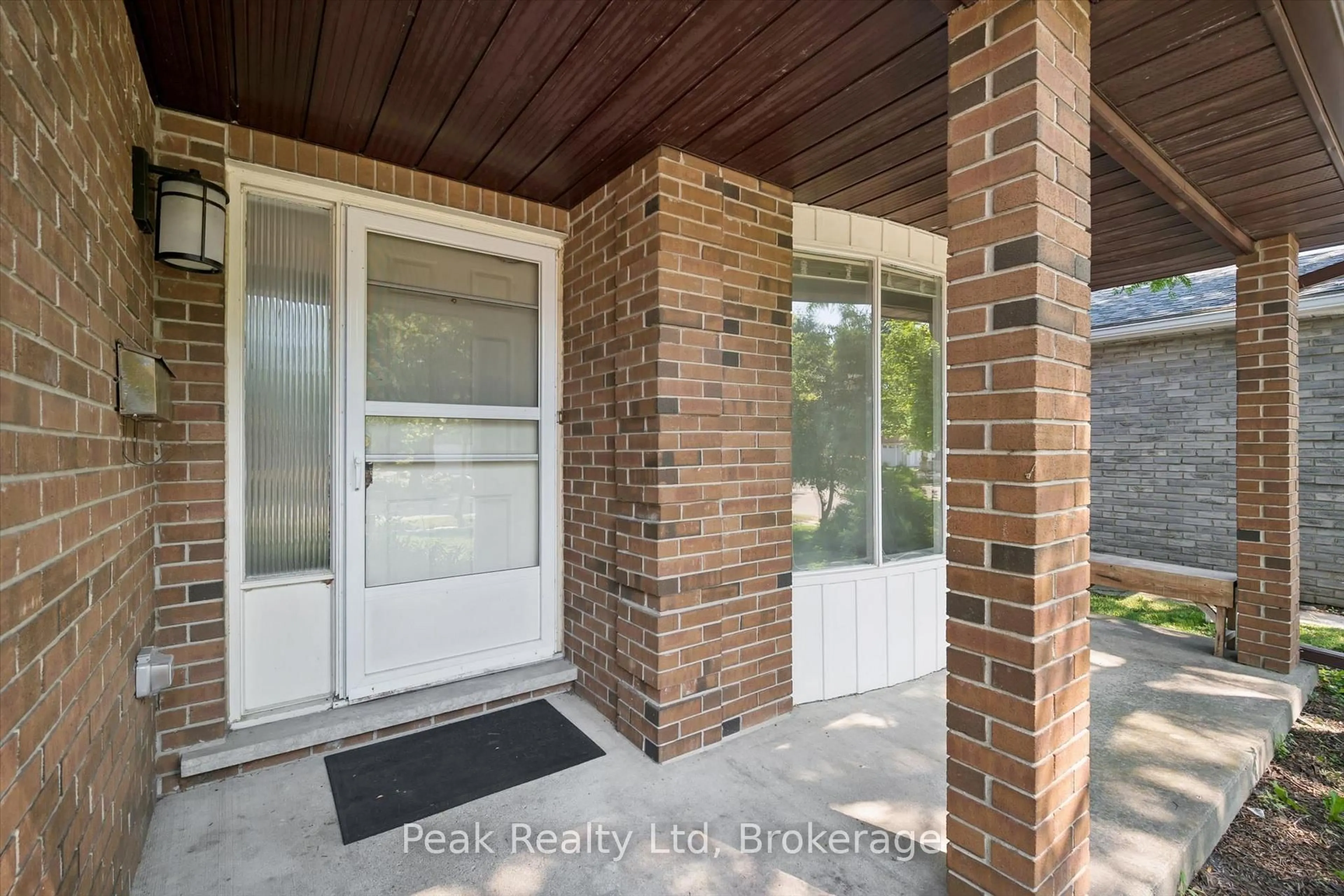 Indoor entryway for 167 Westvale Dr, Waterloo Ontario N2T 1B7