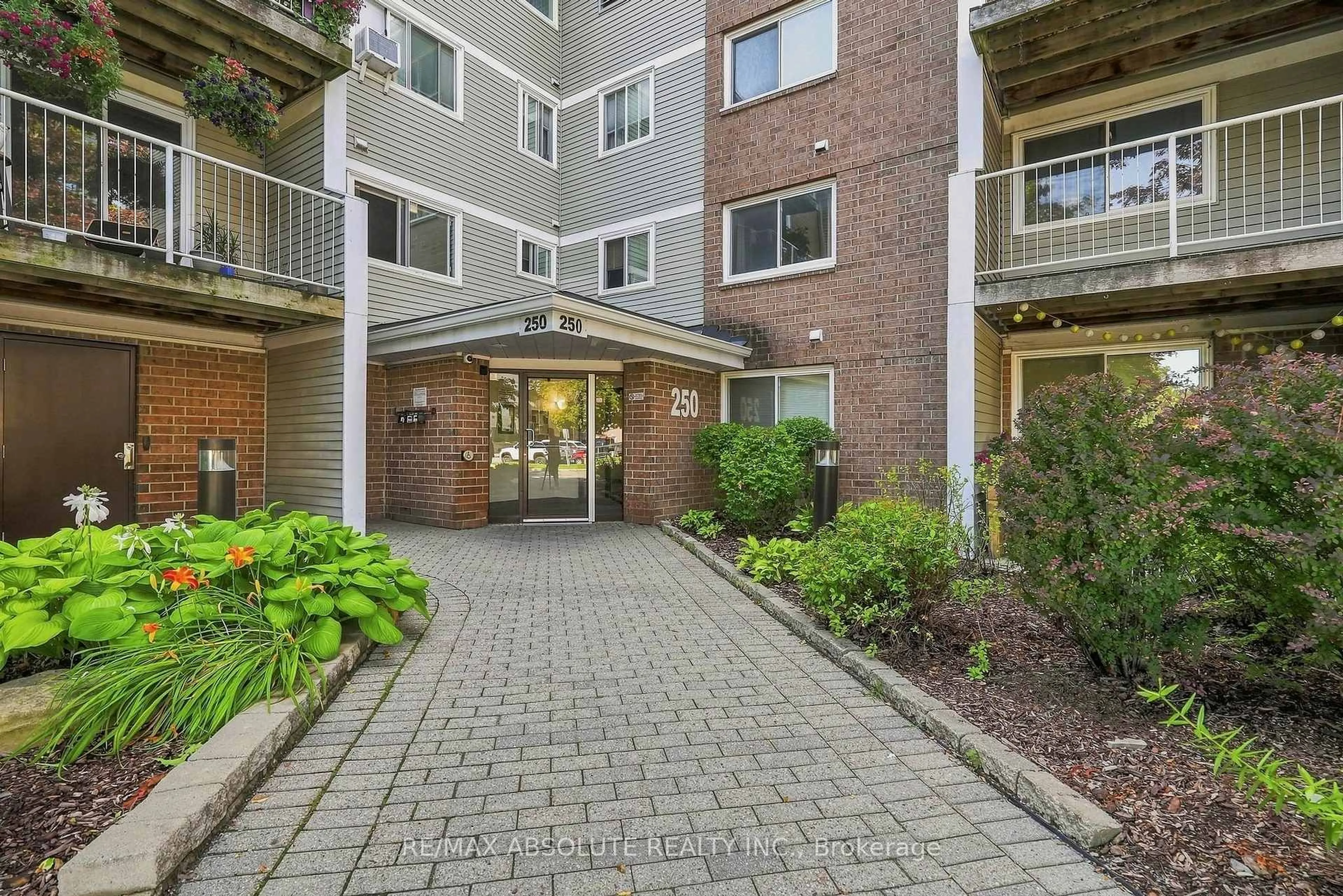 Patio, street for 250 Brittany Dr #318, Ottawa Ontario K1K 4M1