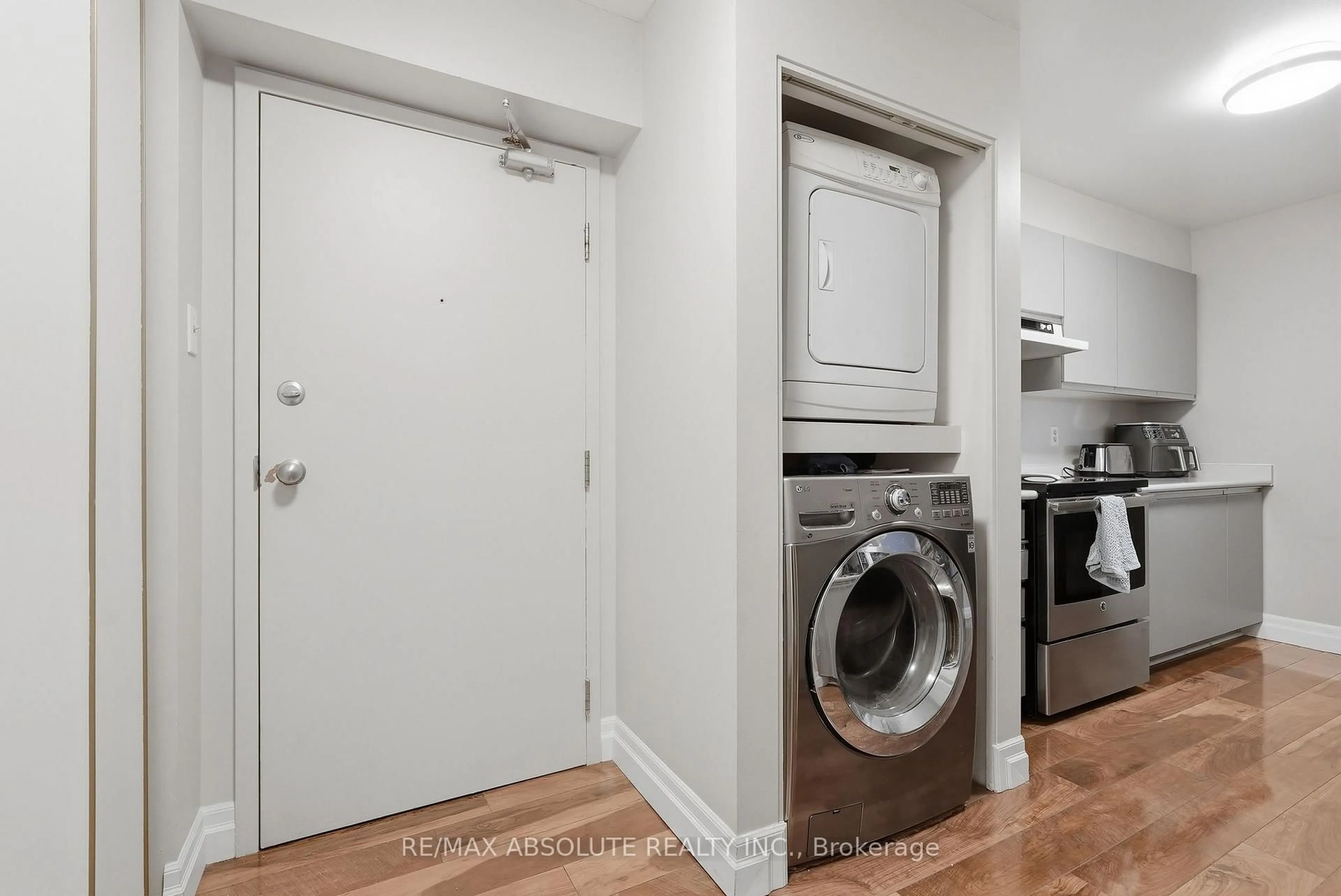 Laundry room for 250 Brittany Dr #318, Ottawa Ontario K1K 4M1