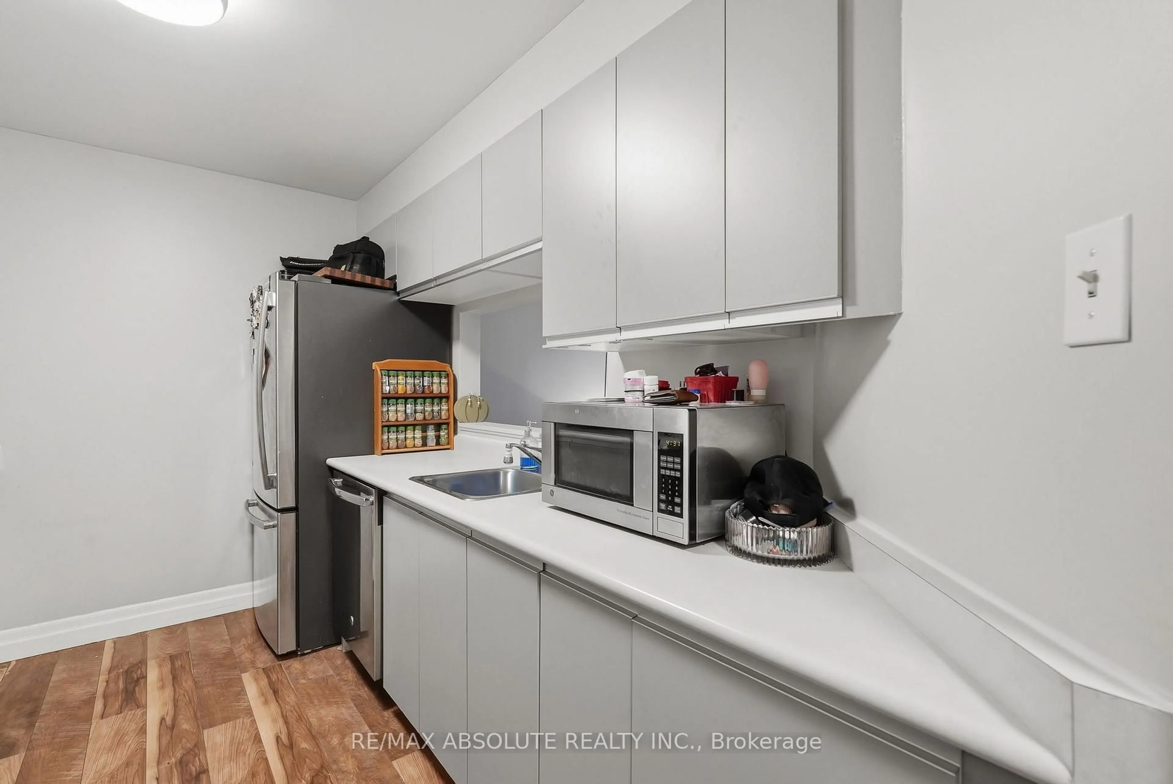 Standard kitchen, wood/laminate floor for 250 Brittany Dr #318, Ottawa Ontario K1K 4M1