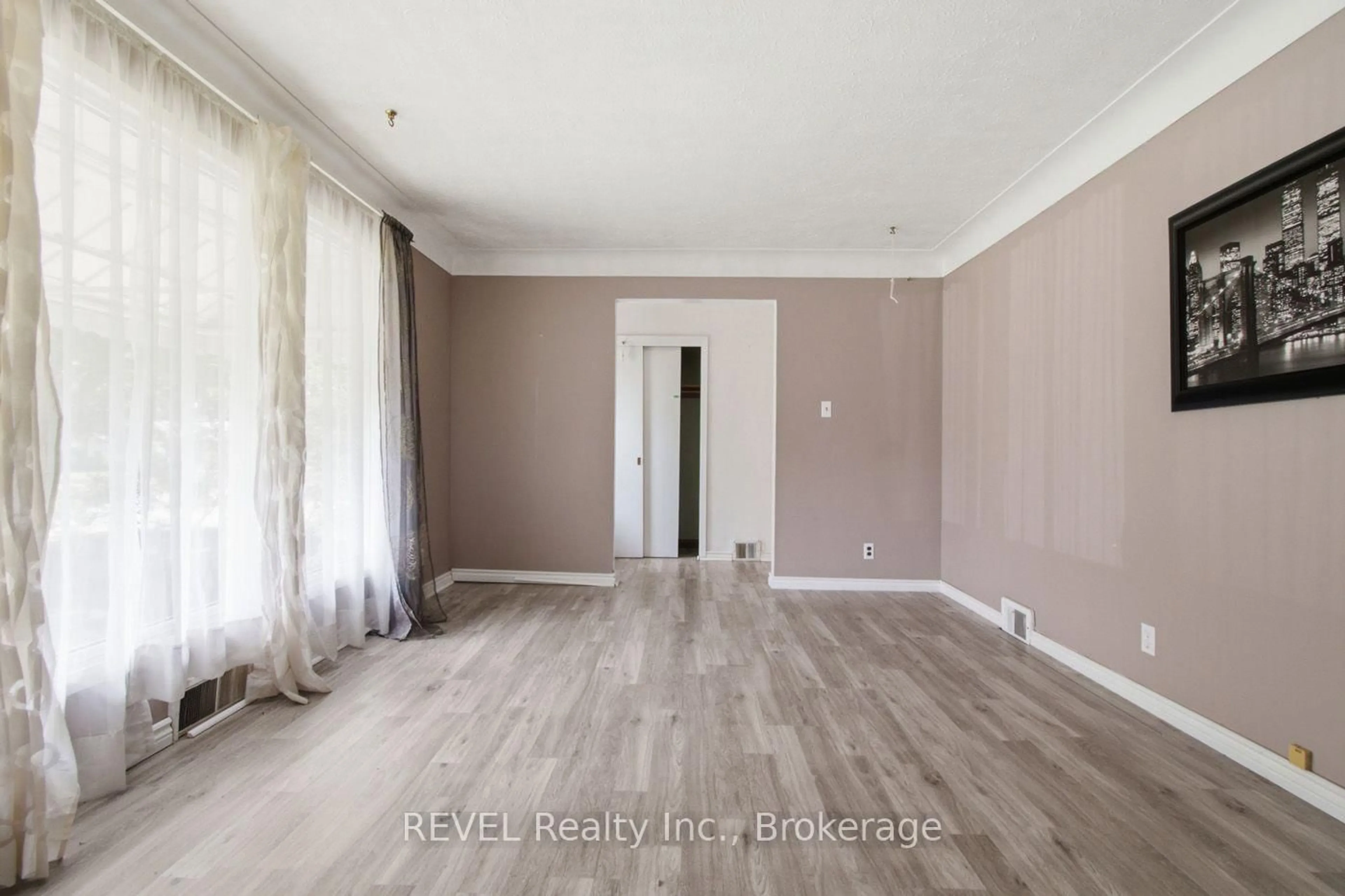 A pic of a room for 3664 Arlington Ave, Niagara Falls Ontario L2J 2X2
