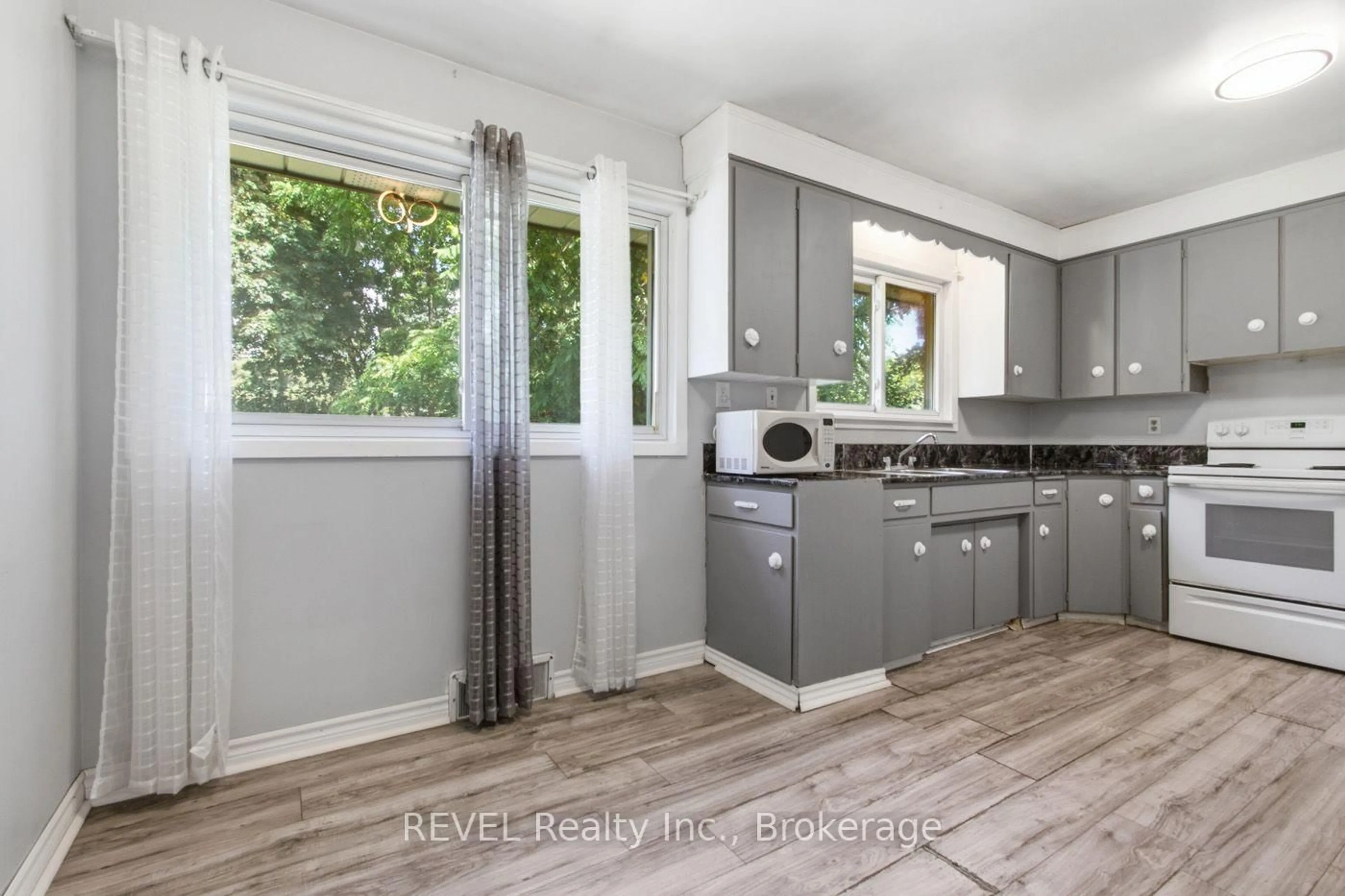 Open concept kitchen, unknown for 3664 Arlington Ave, Niagara Falls Ontario L2J 2X2