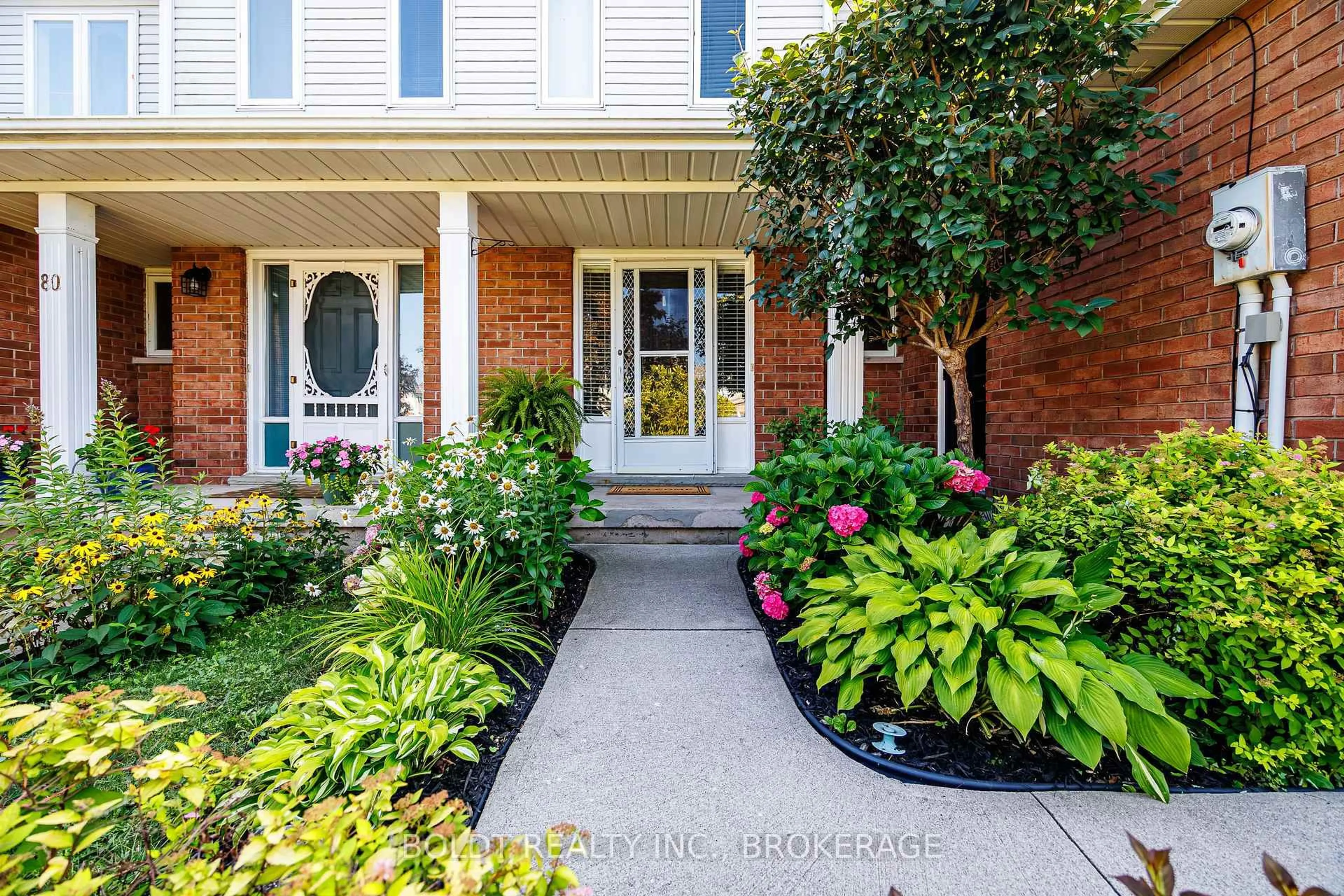 Home with brick exterior material, street for 86 Devine Cres, Thorold Ontario L2V 5A4