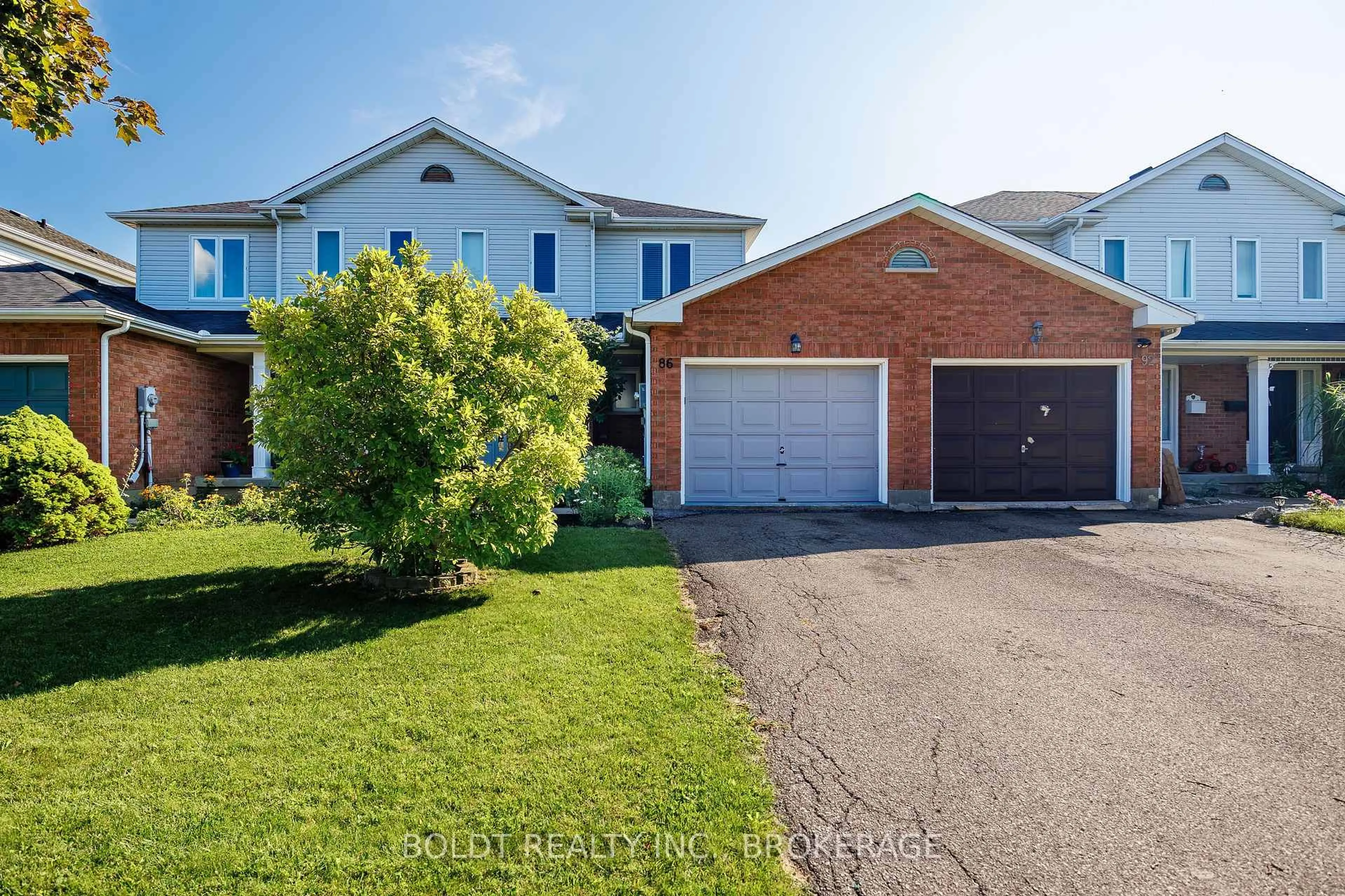 A pic from outside/outdoor area/front of a property/back of a property/a pic from drone, street for 86 Devine Cres, Thorold Ontario L2V 5A4