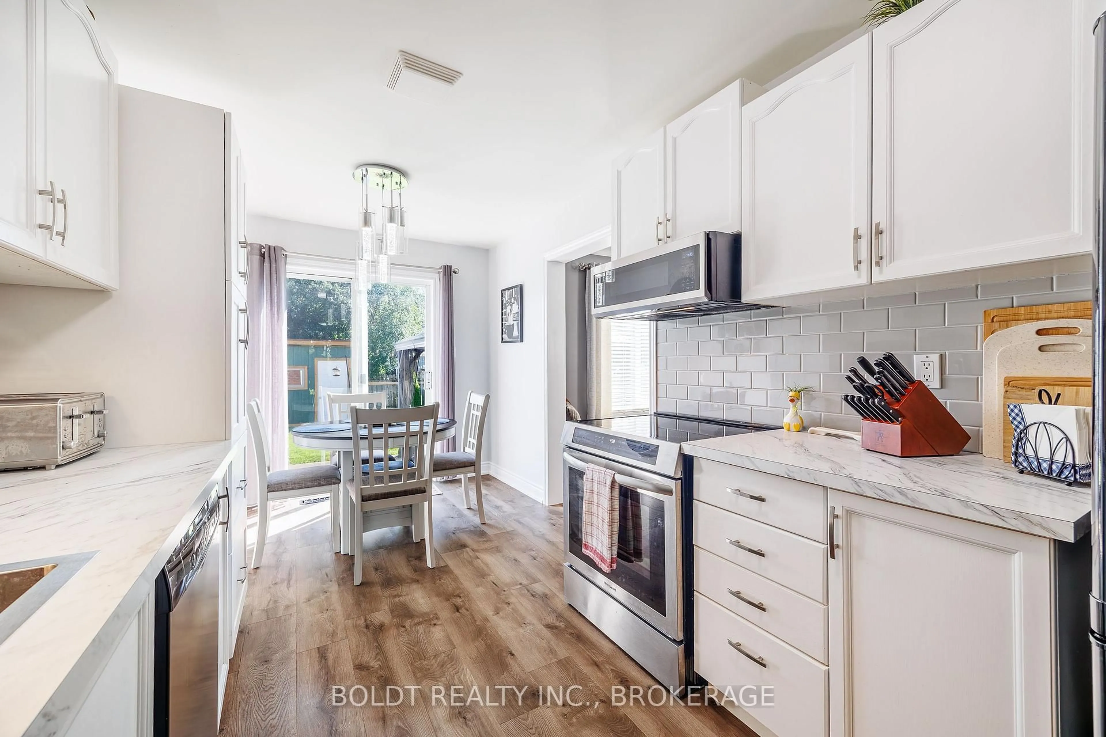 Open concept kitchen, unknown for 86 Devine Cres, Thorold Ontario L2V 5A4