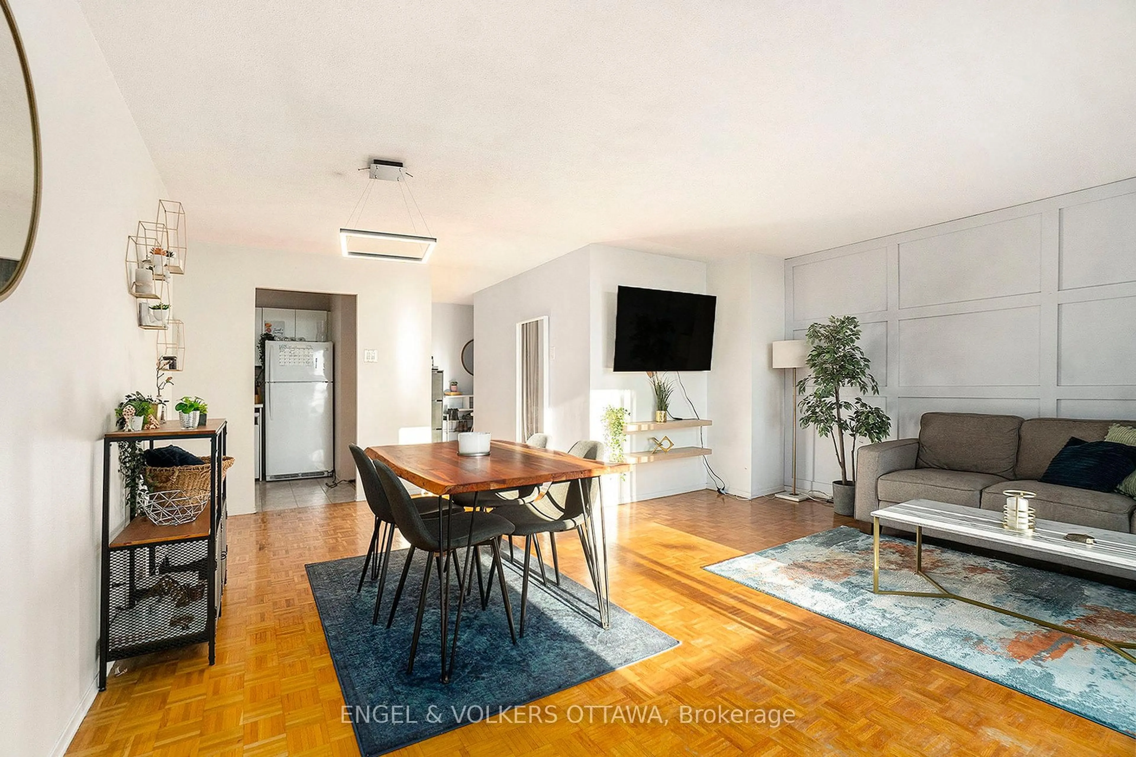 Unknown for 475 Laurier Ave #907, Ottawa Ontario K1R 7X1