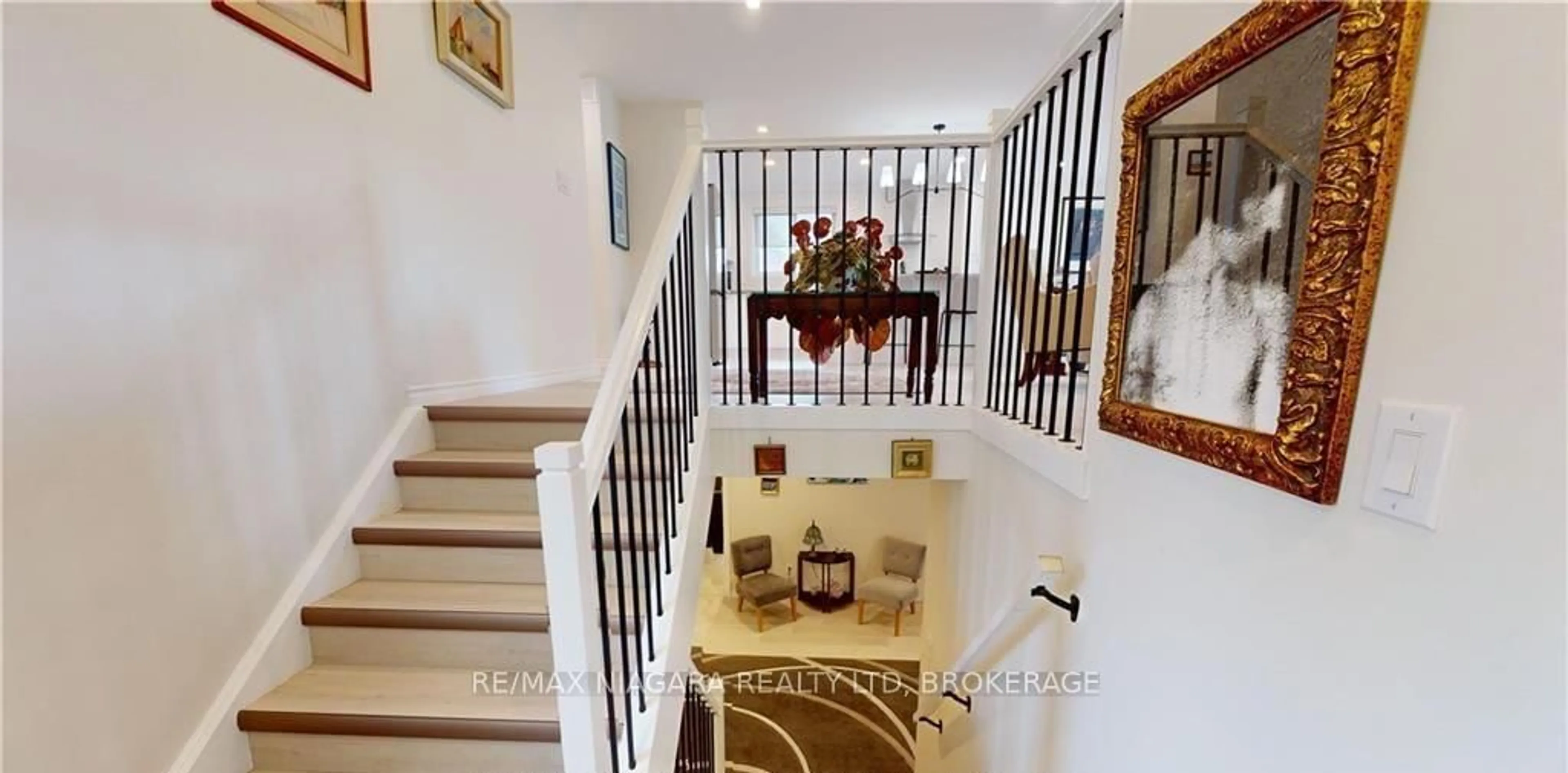 Indoor foyer for 84 Ziraldo Rd, St. Catharines Ontario L2N 6T1