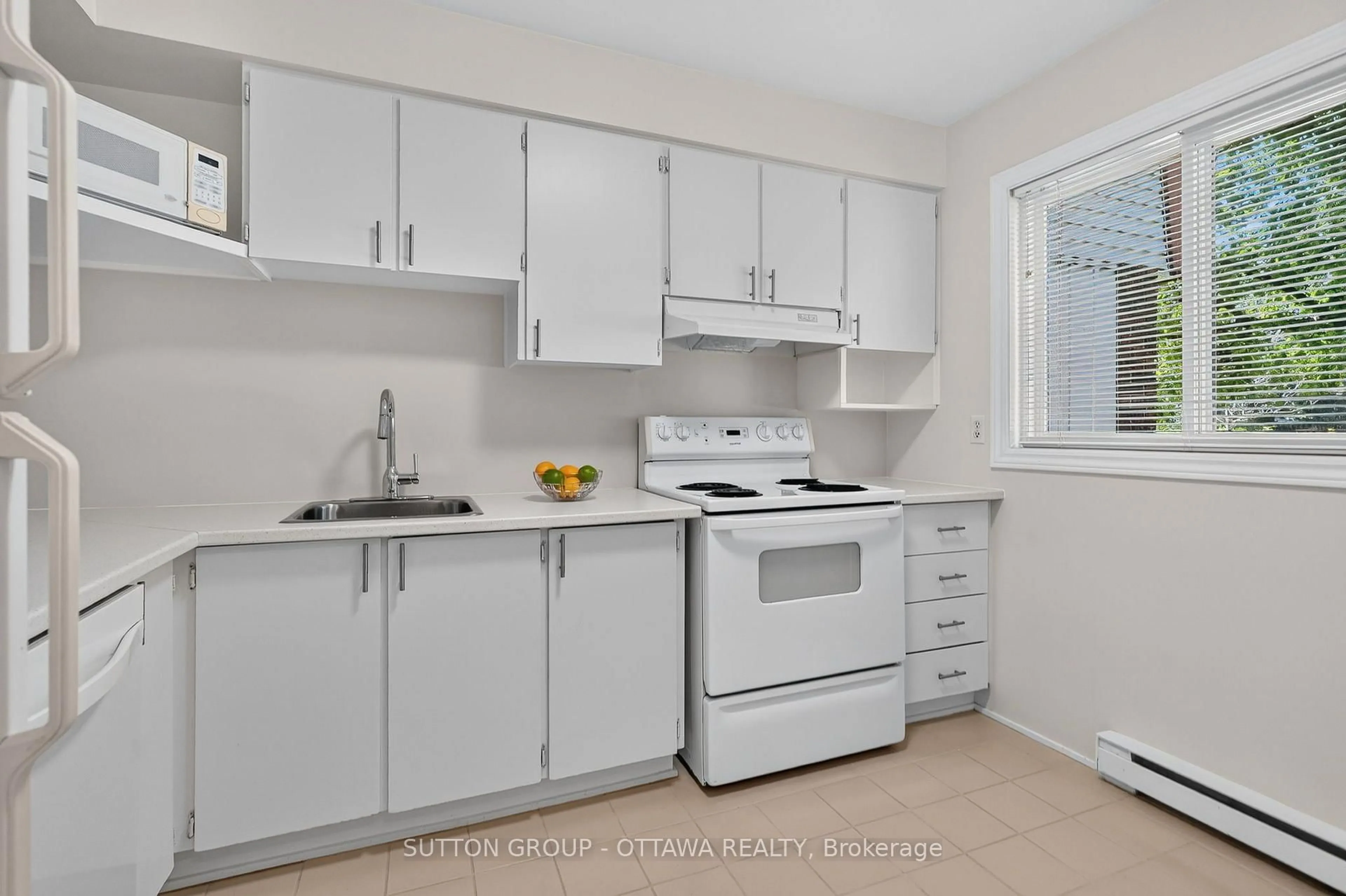 Standard kitchen, unknown for 55 PIXLEY, Ottawa Ontario K1G 4C3
