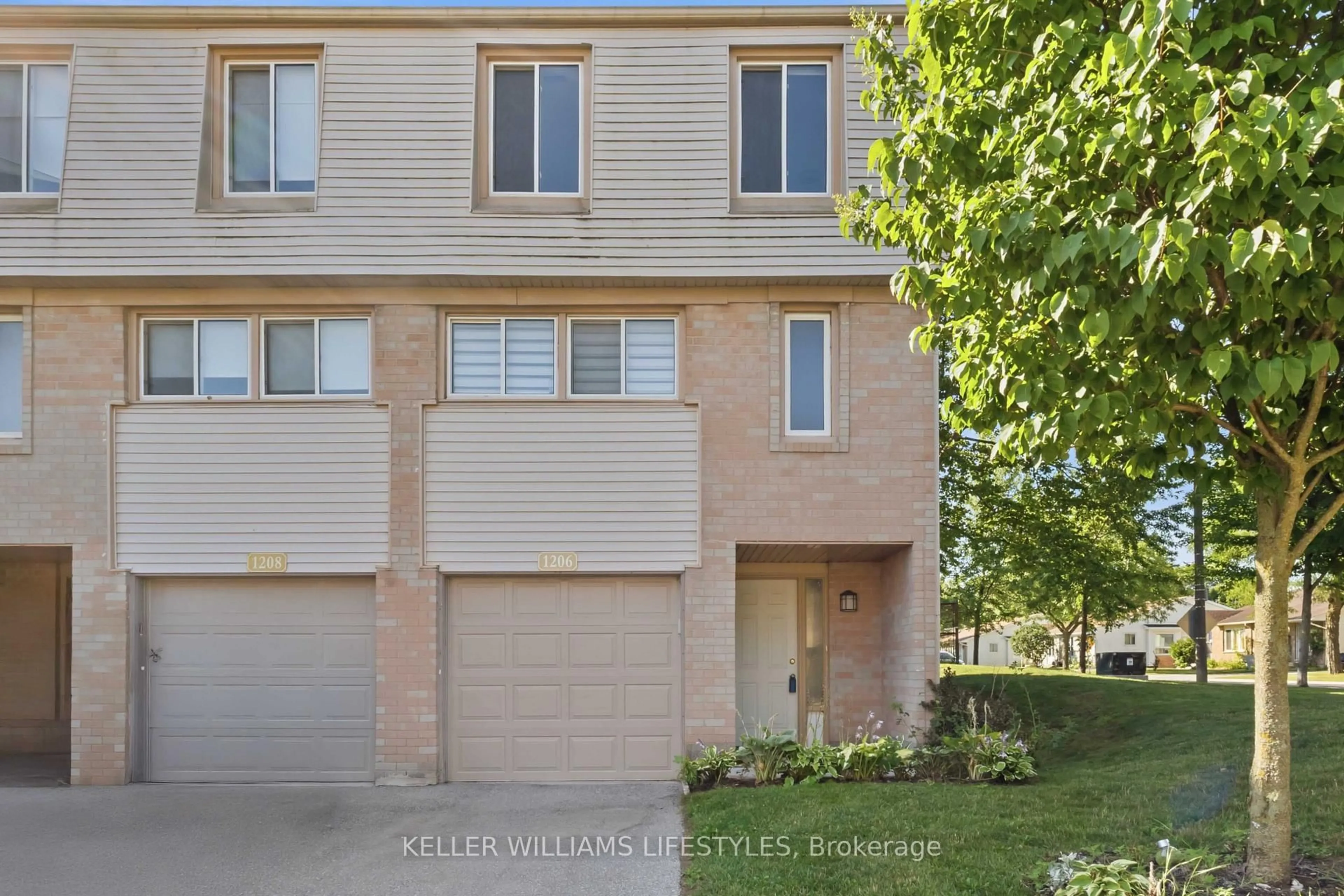 A pic from outside/outdoor area/front of a property/back of a property/a pic from drone, street for 1206 Limberlost Rd, London North Ontario N6G 3A5