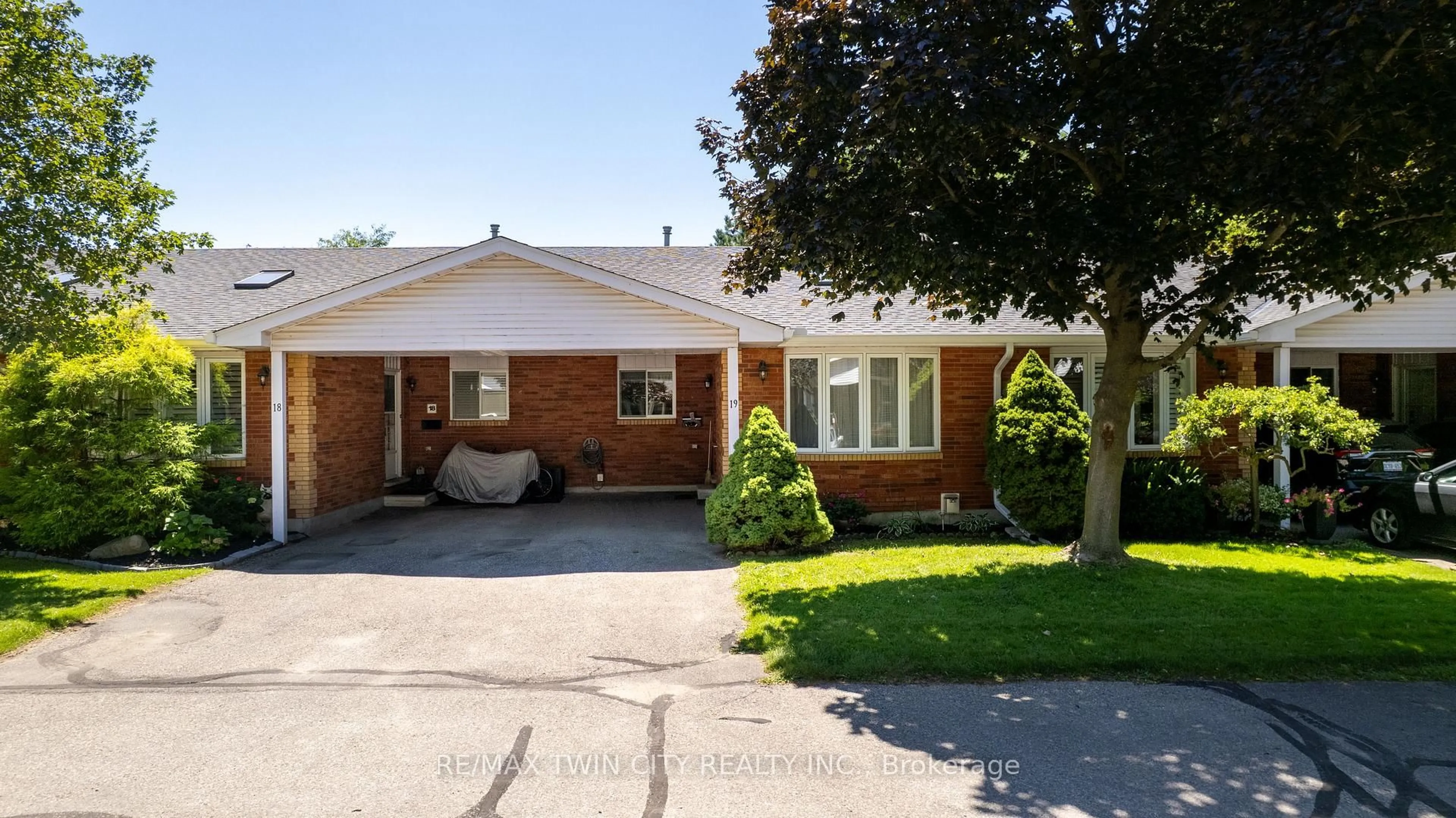 Home with brick exterior material, street for 1030 Colborne St, Brantford Ontario N3S 3T6