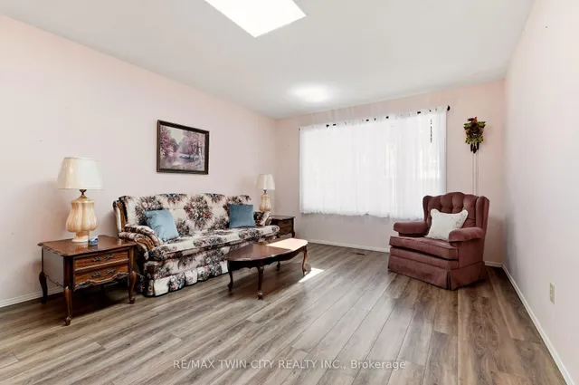 1030 Colborne St, Brantford 3