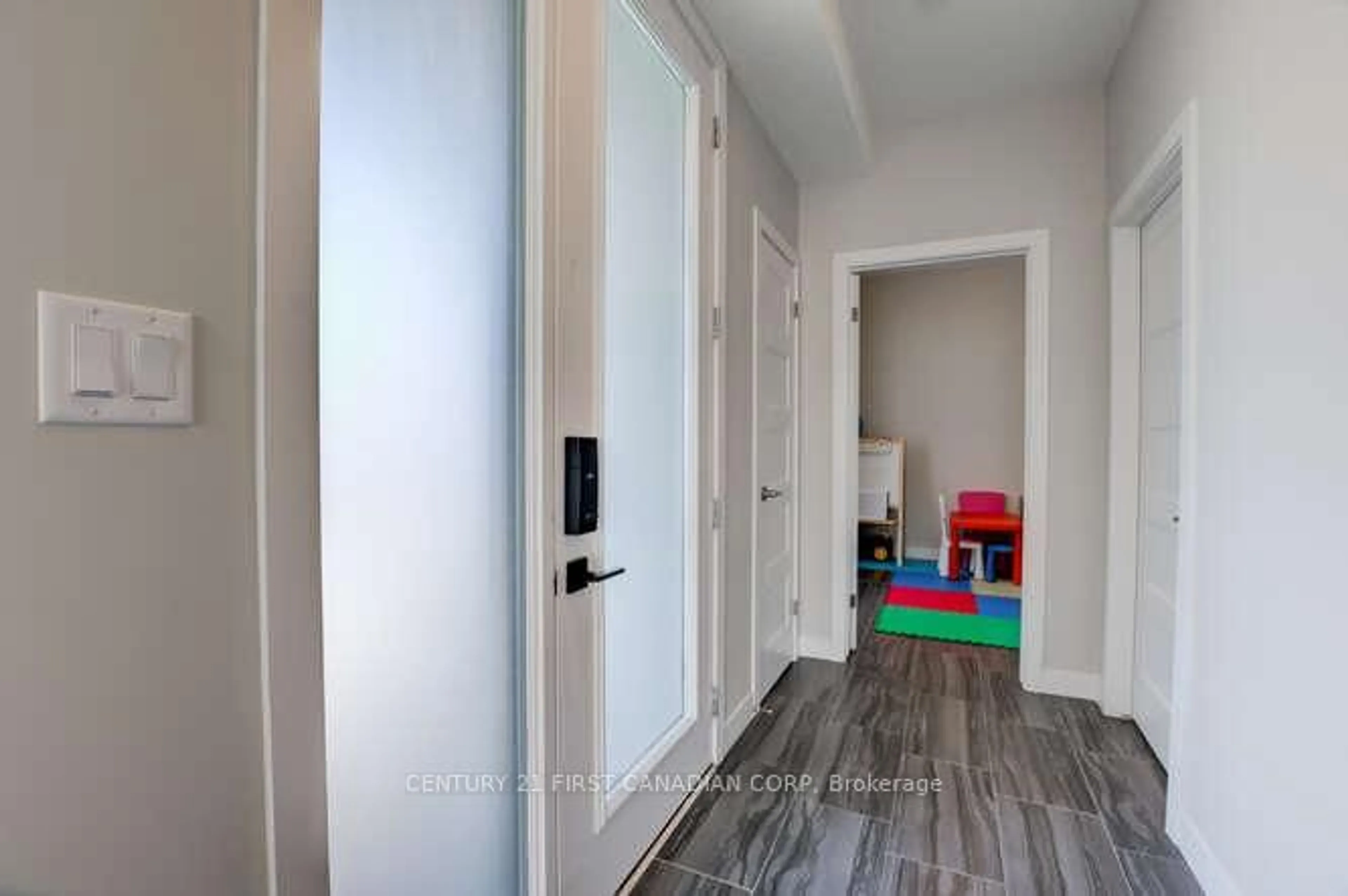 Indoor entryway for 970 Battery Park, London North Ontario N6H 0J7