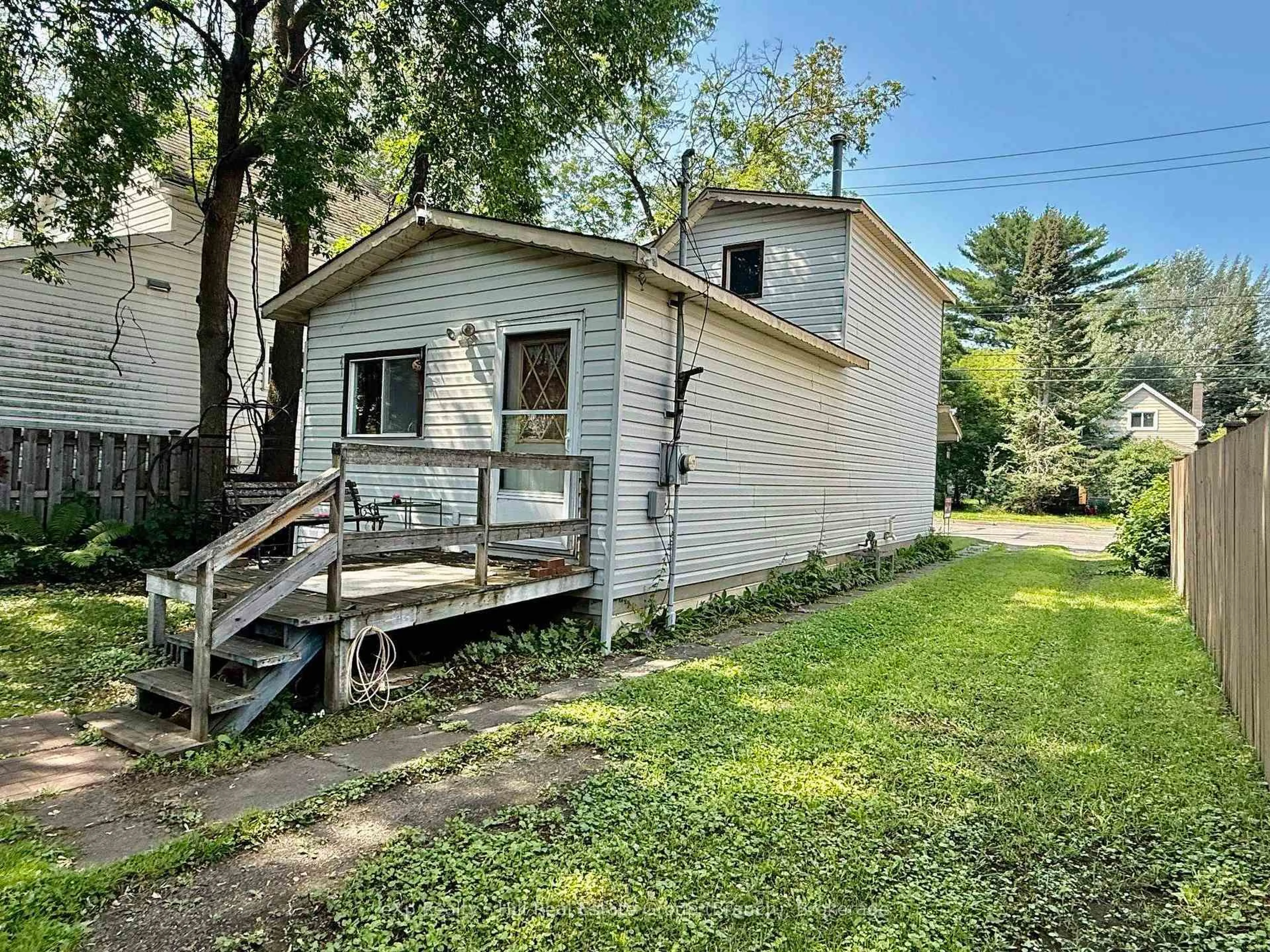 Shed for 446 Vickers St, Thunder Bay Ontario P7C 4B5