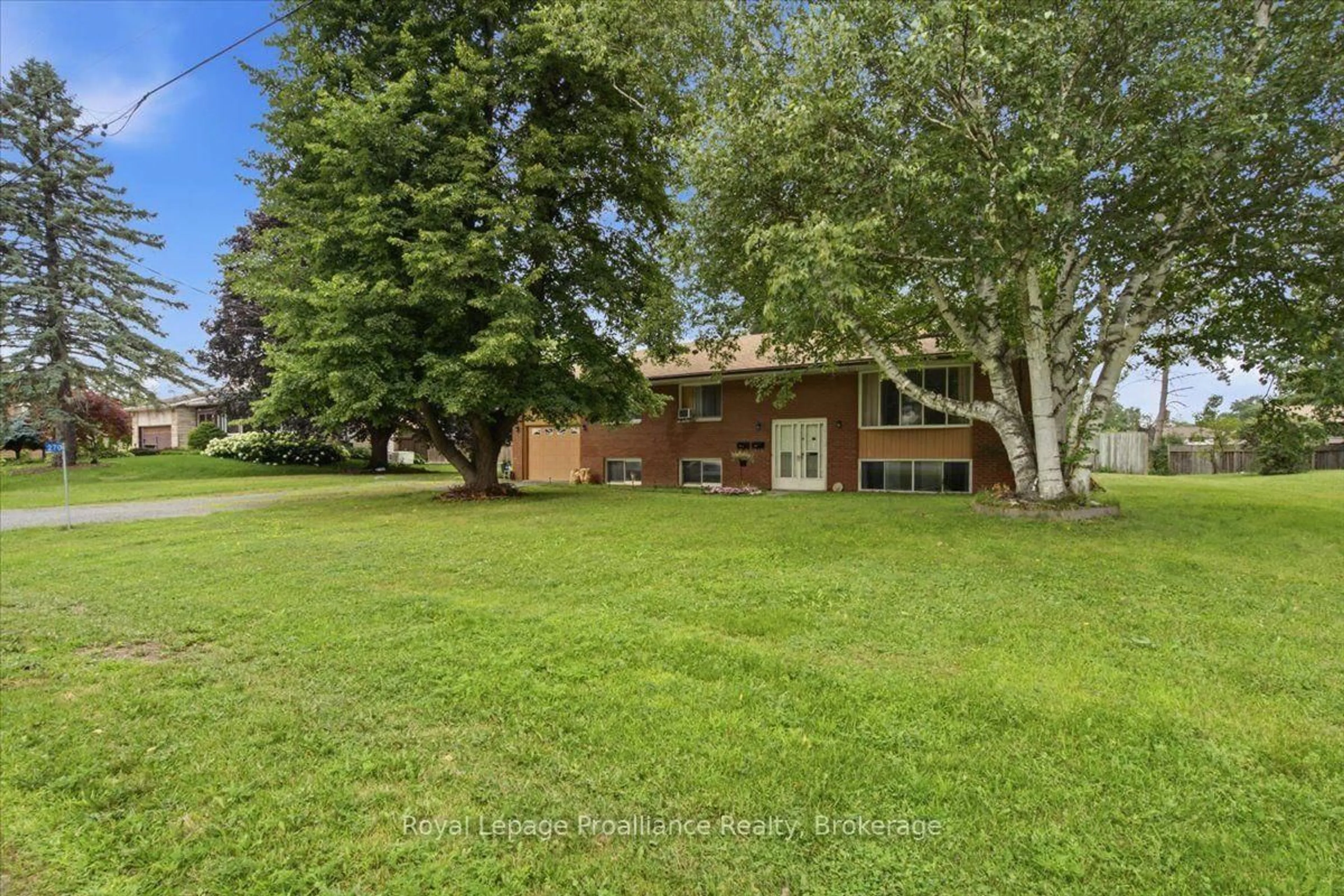 A pic from outside/outdoor area/front of a property/back of a property/a pic from drone, water/lake/river/ocean view for 270 Colonial Rd, Belleville Ontario K8R 1B9