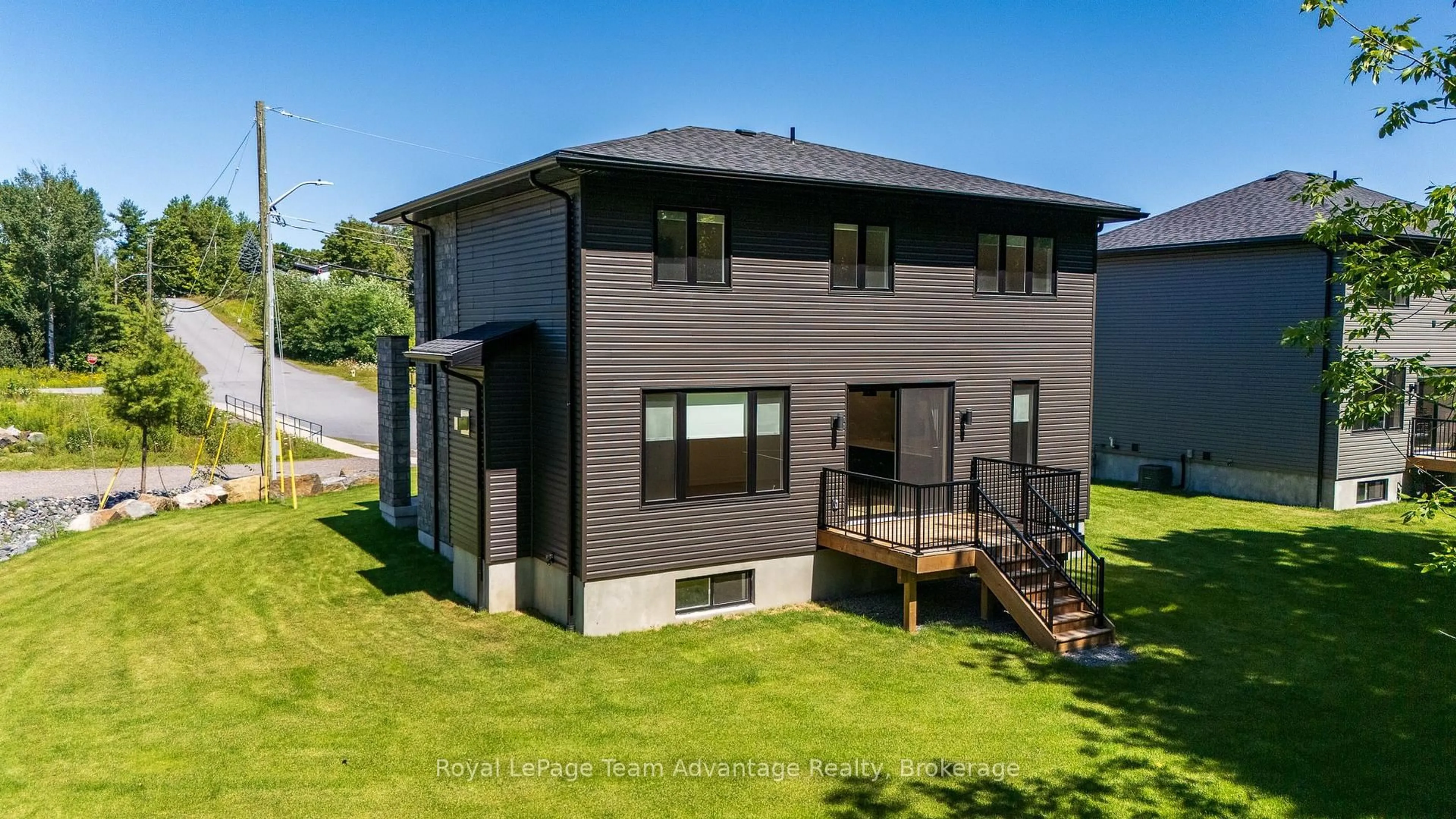 A pic from outside/outdoor area/front of a property/back of a property/a pic from drone, building for 53 Dennis Dr, Parry Sound Ontario P2A 0E4