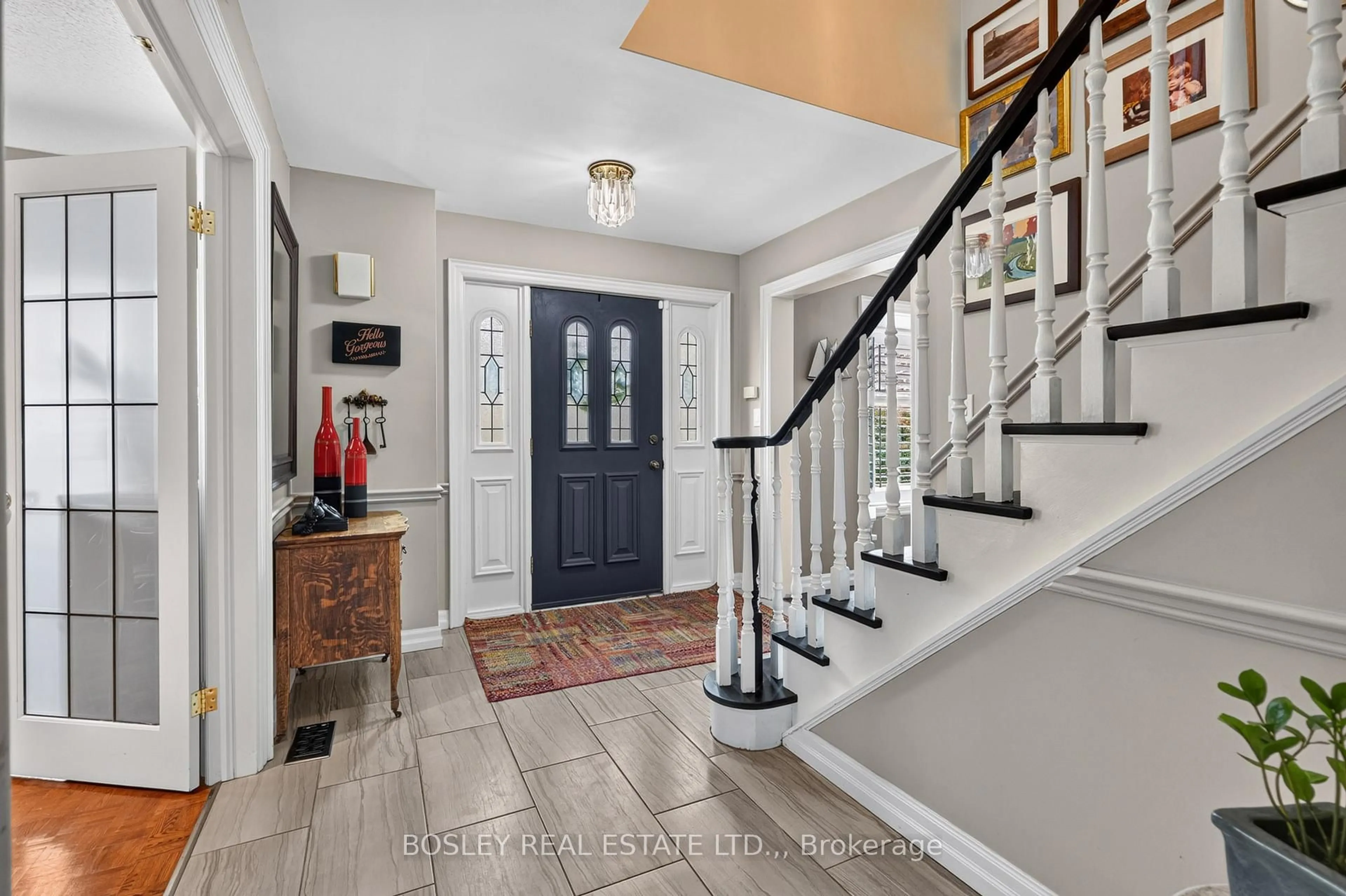 Indoor entryway for 28 Arbour Glen Dr, St. Catharines Ontario L2W 1B3