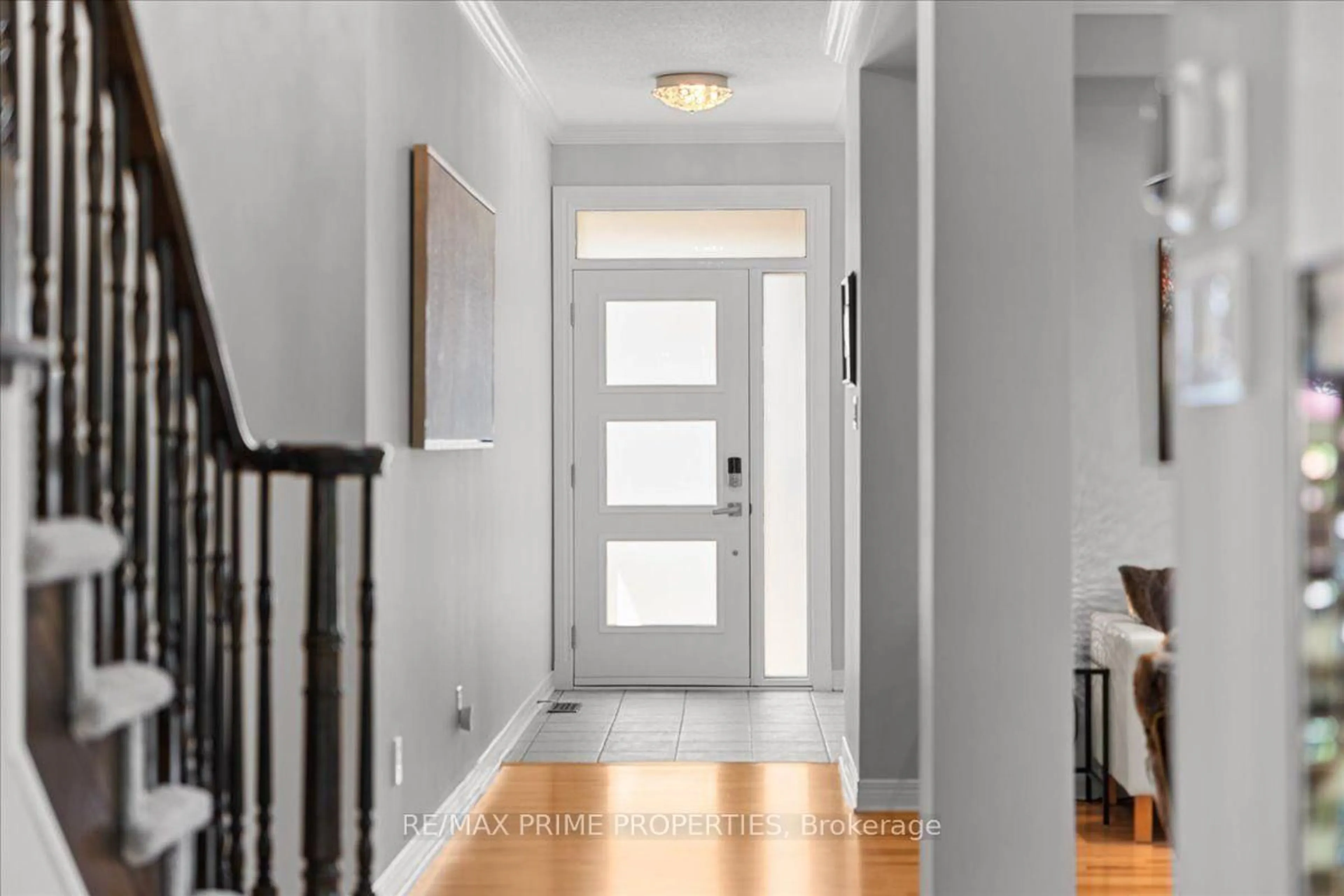 Indoor entryway for 1962 Plainhill Dr, Ottawa Ontario K4A 0G1