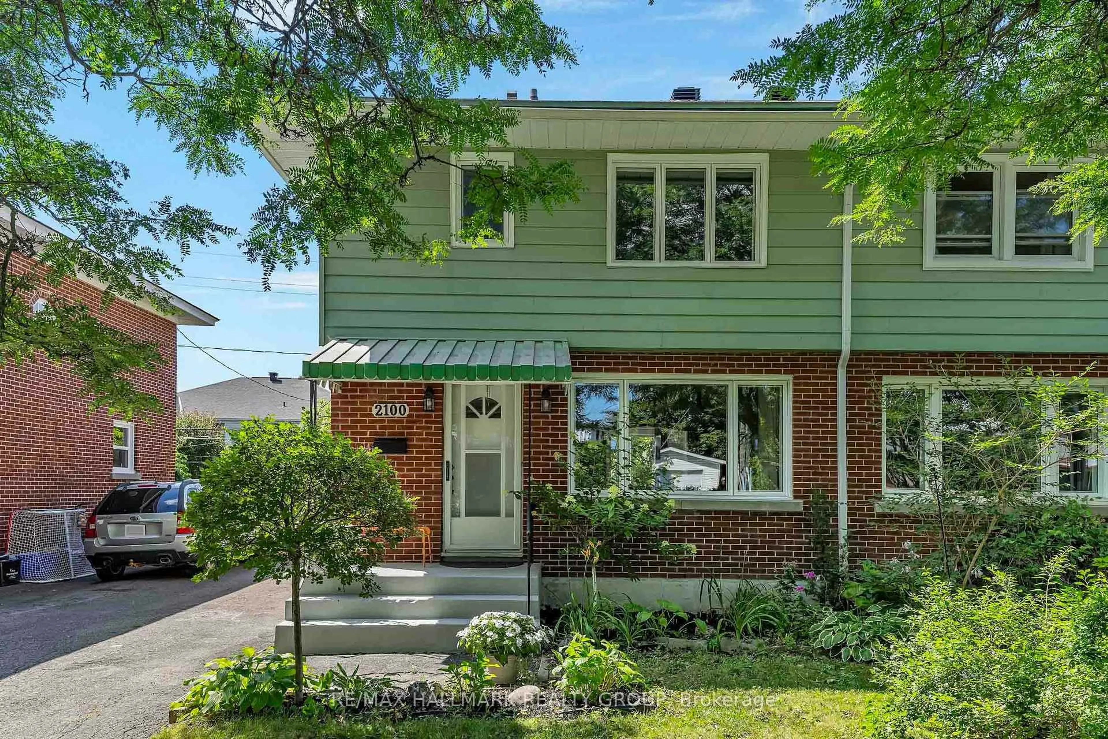 Home with brick exterior material, street for 2100 Blossom Dr, Ottawa Ontario K1H 6G8