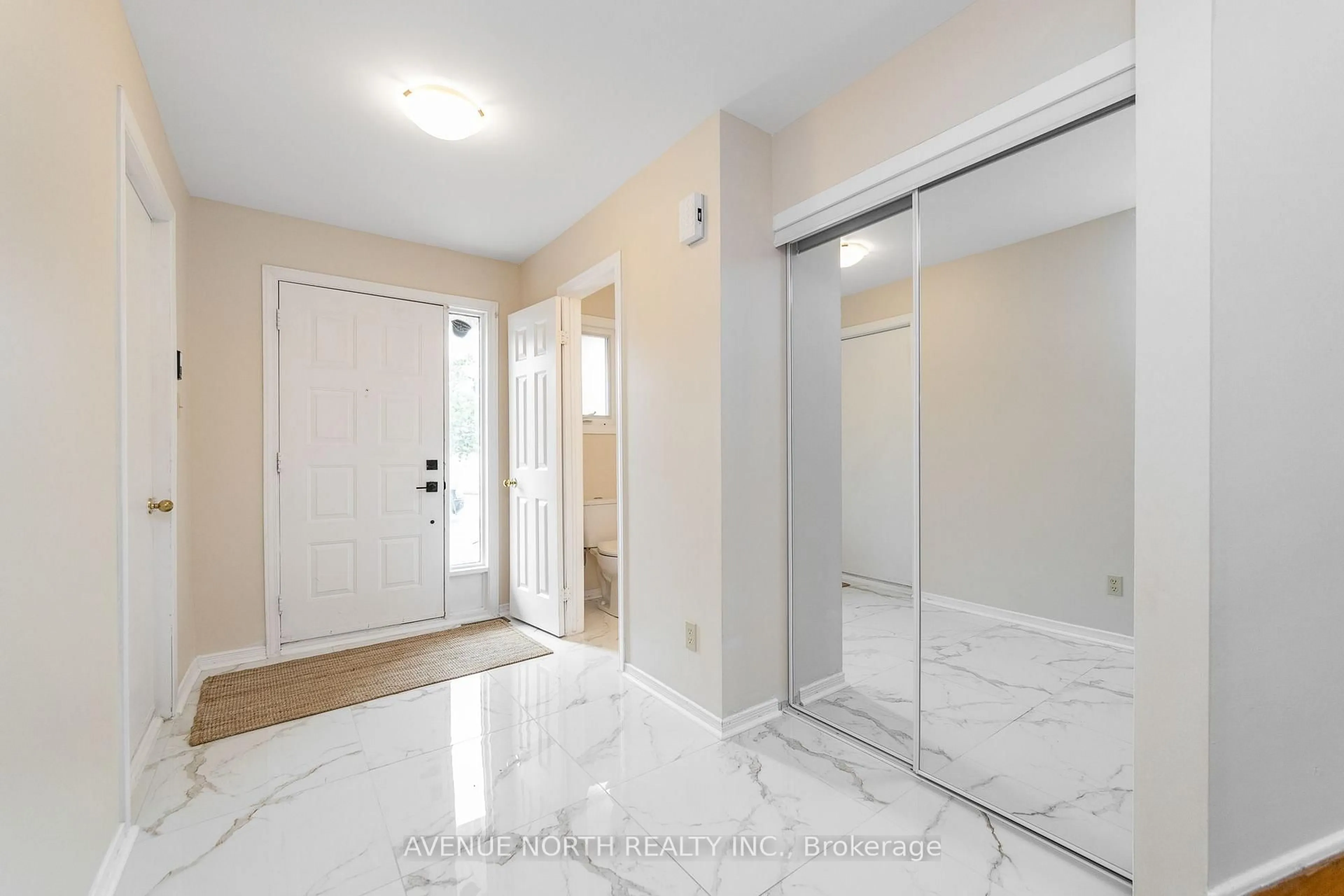 Indoor entryway for 861 Karsh Dr, Ottawa Ontario K1G 4T9