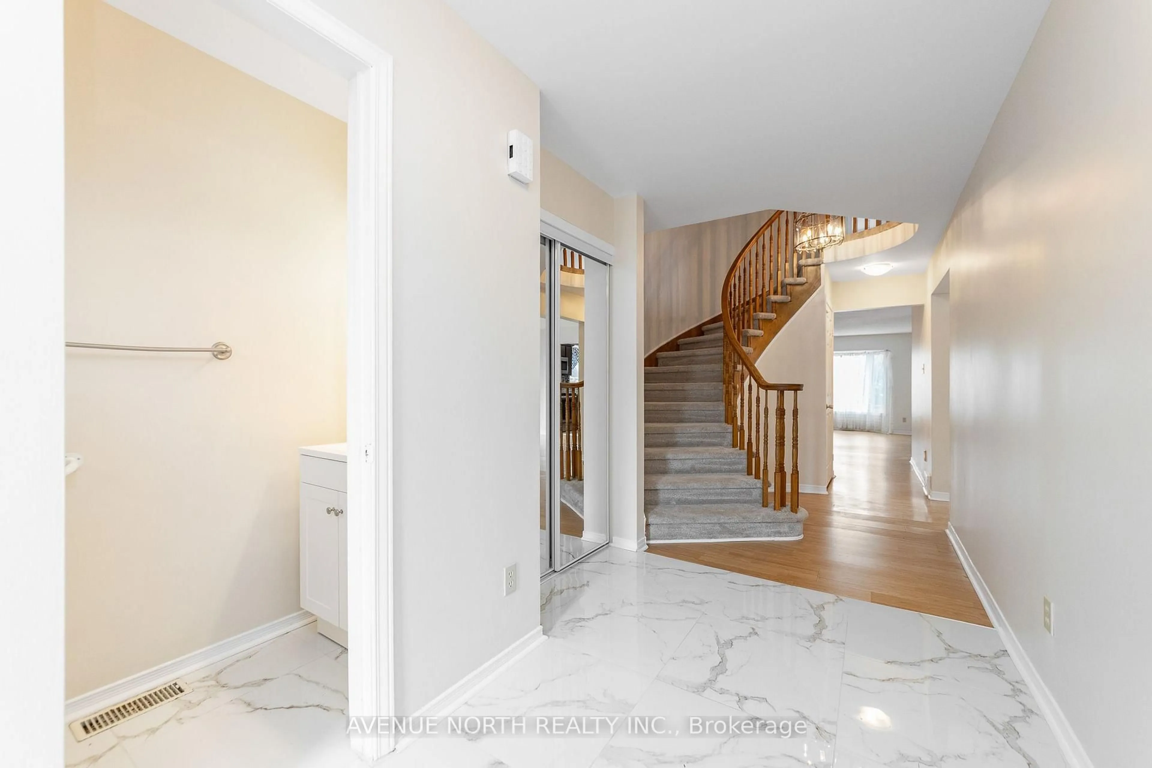 Indoor foyer for 861 Karsh Dr, Ottawa Ontario K1G 4T9