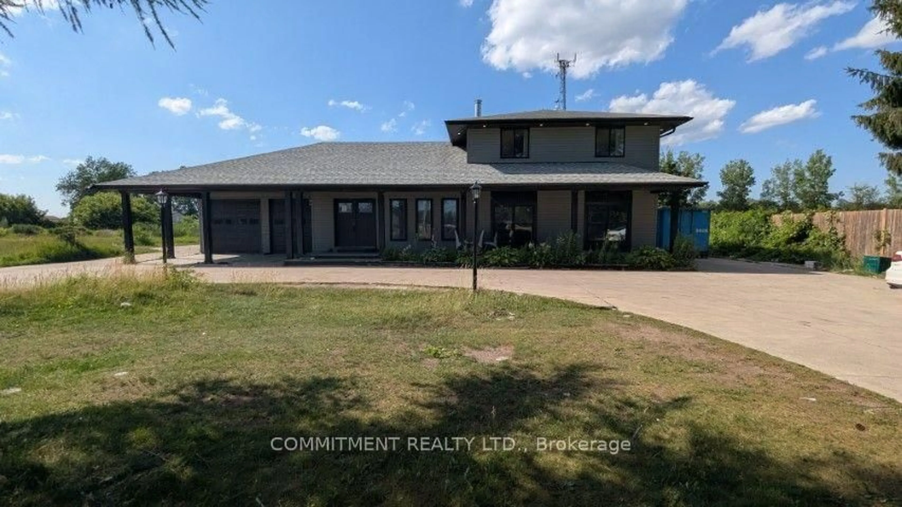 A pic from outside/outdoor area/front of a property/back of a property/a pic from drone, building for 1988 RIVER Rd, London East Ontario N5W 6C2