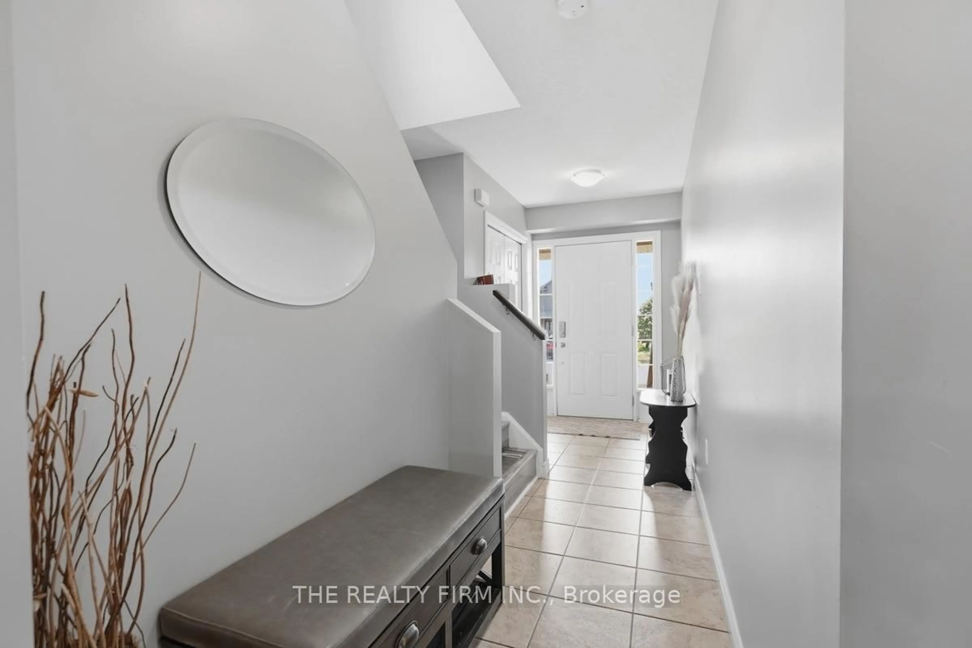 Indoor entryway for 1830 Couldridge Way, London North Ontario N6G 5B4