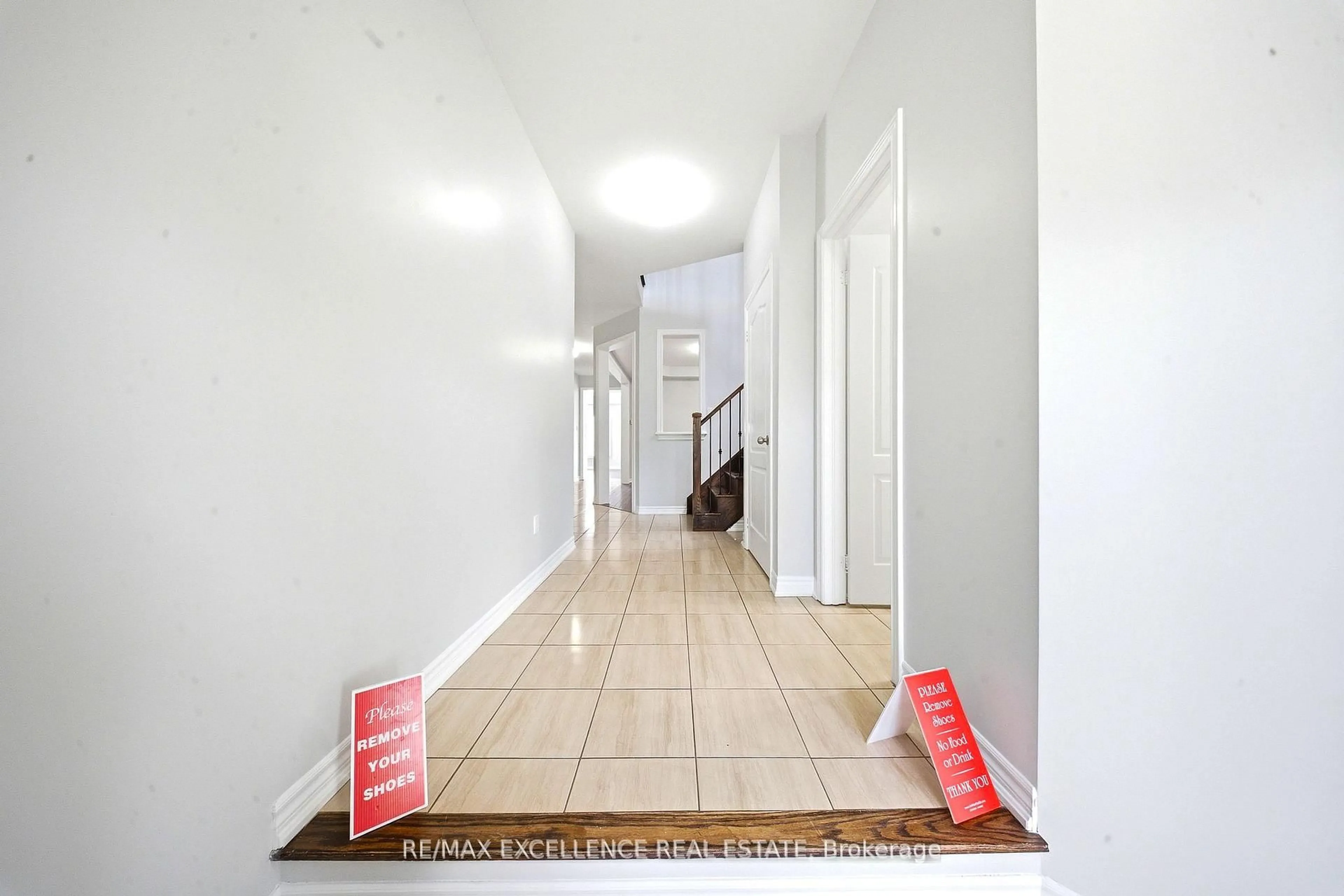 Indoor foyer for 129 Morden Dr, Shelburne Ontario L9V 3S4