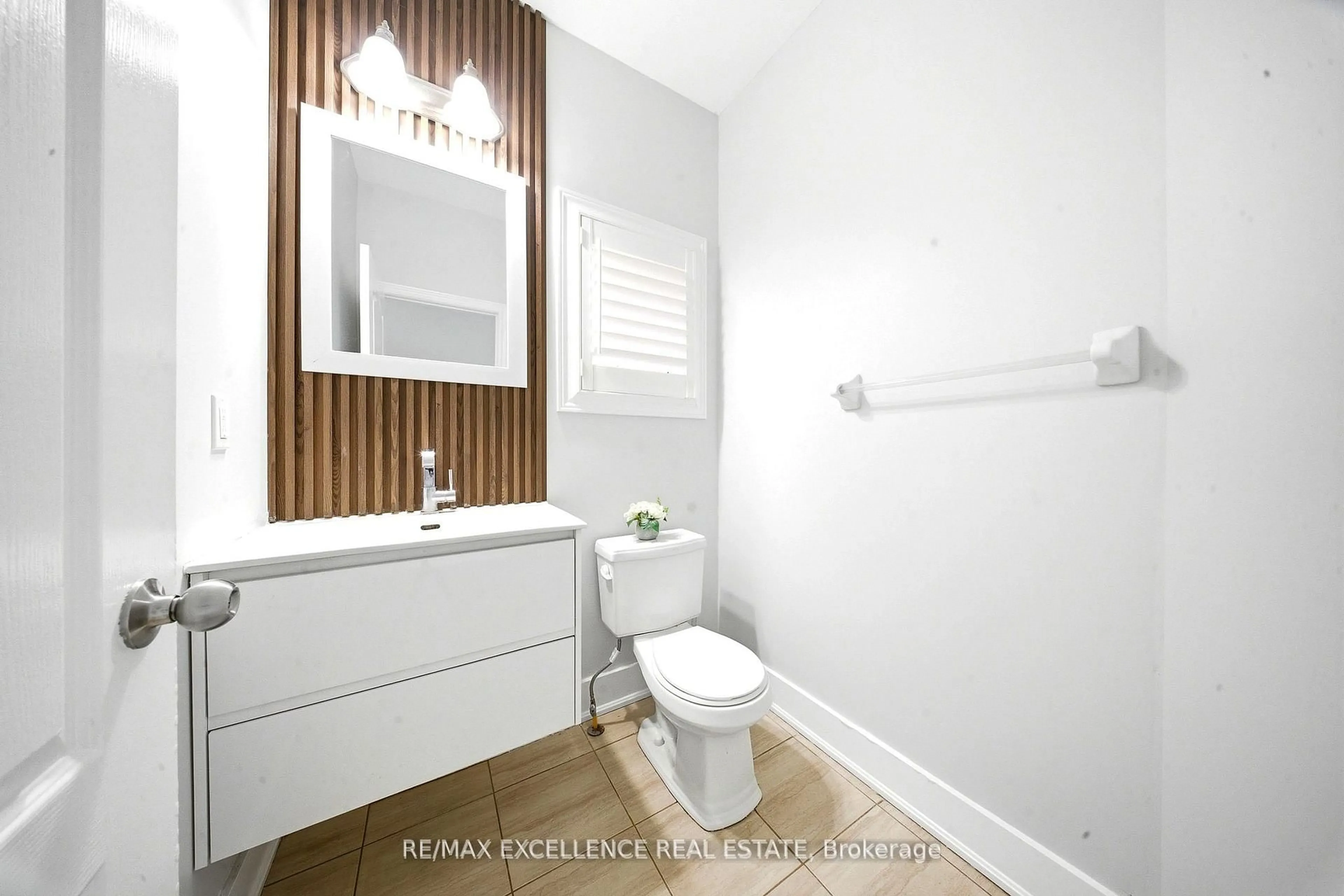Standard bathroom, ceramic/tile floor for 129 Morden Dr, Shelburne Ontario L9V 3S4