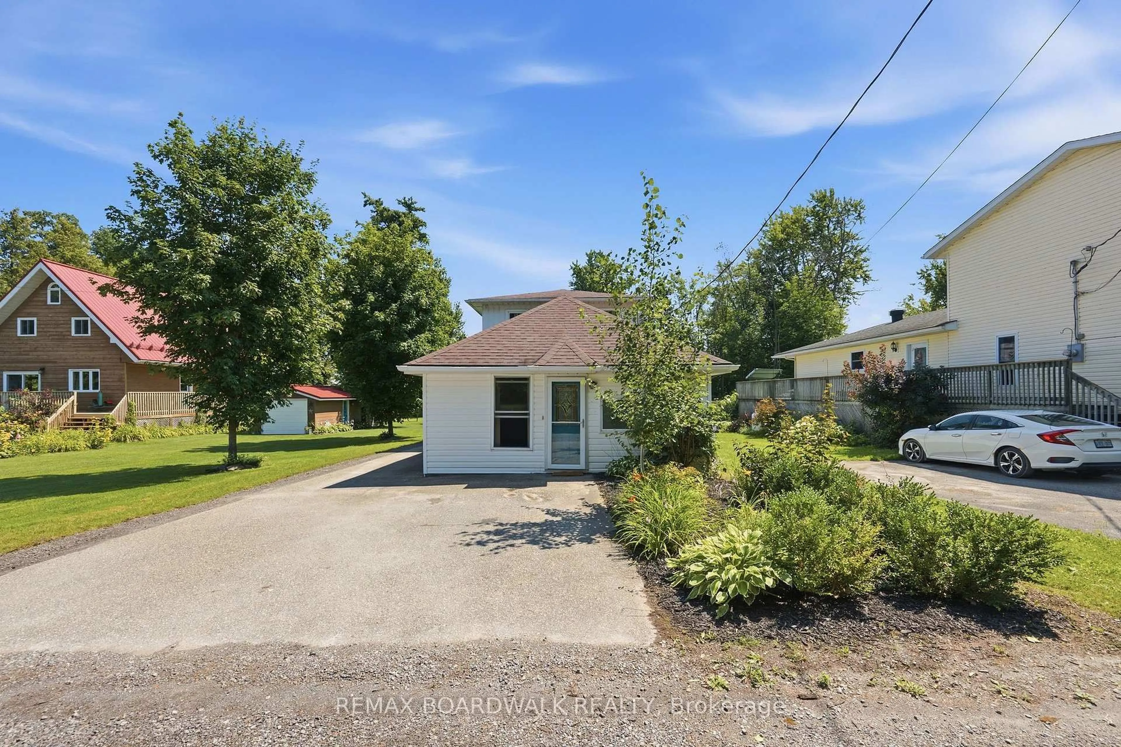 A pic from outside/outdoor area/front of a property/back of a property/a pic from drone, street for 264 Birch Ave, Carleton Place Ontario K7C 0C4